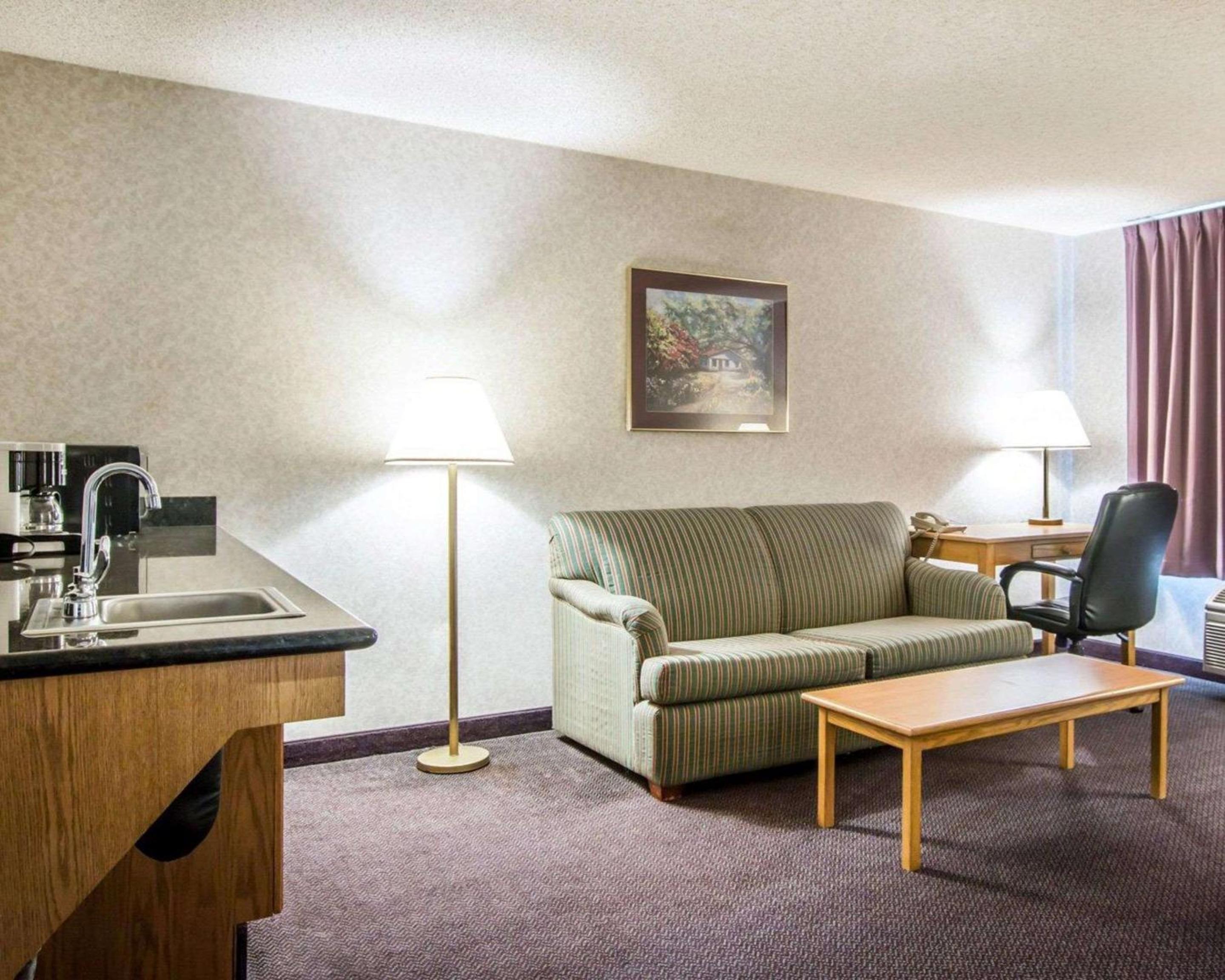 Quality Suites San Diego Otay Mesa - Property Image 1