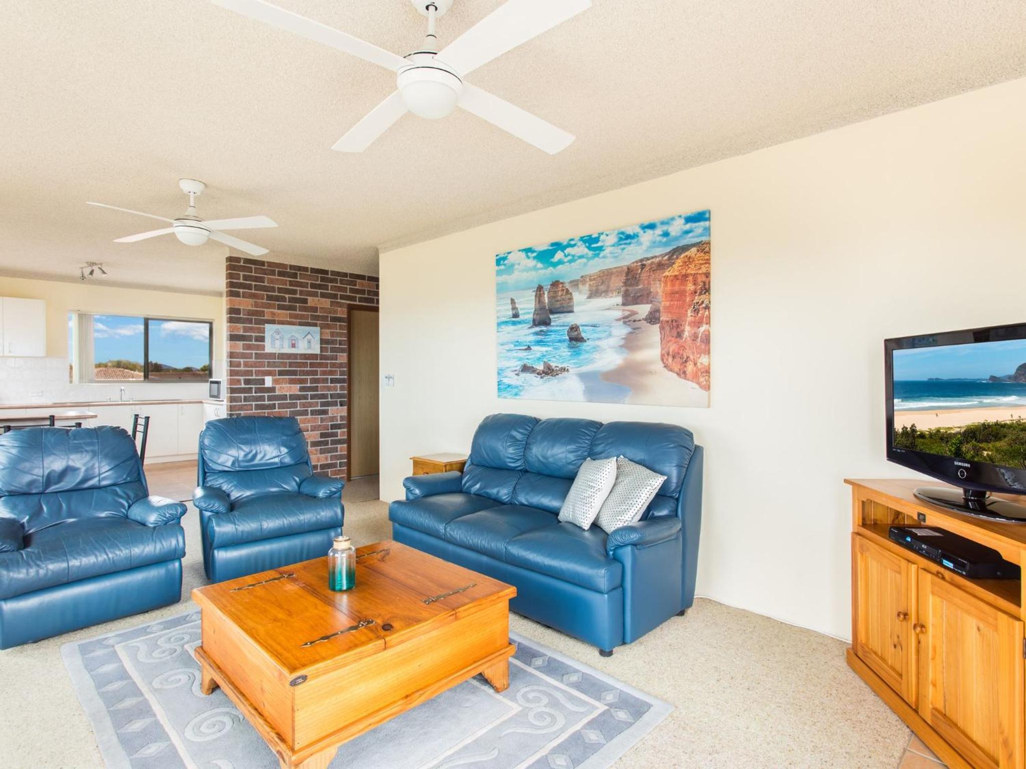 Dolphin Place 05