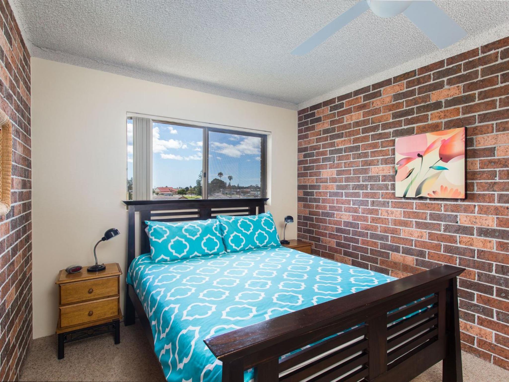 Dolphin Place 05