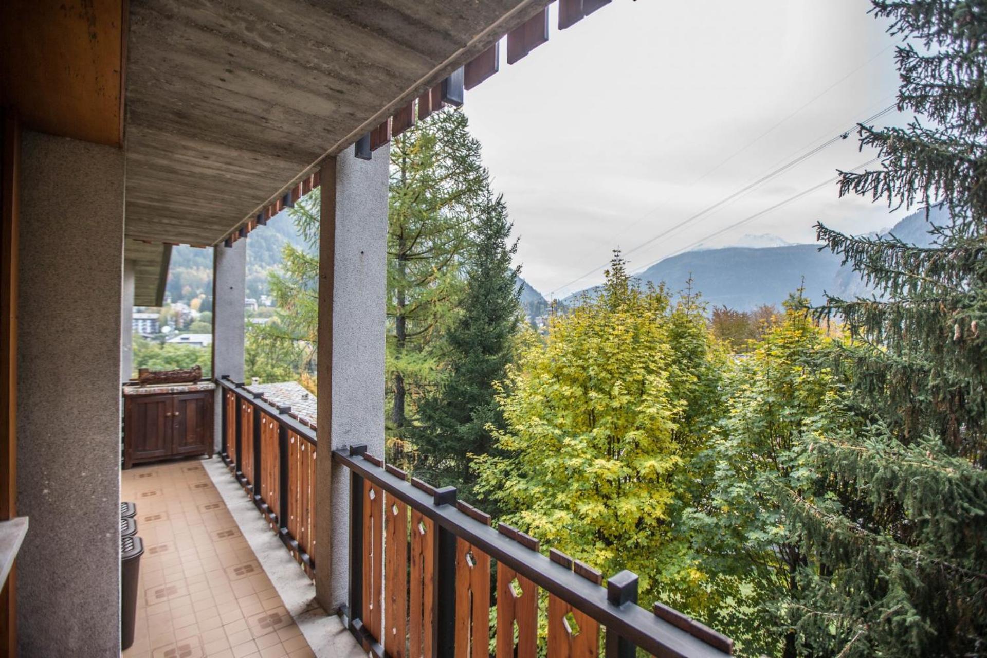JOIVY Apt for 7 with Terrace and Exceptional Location view 2