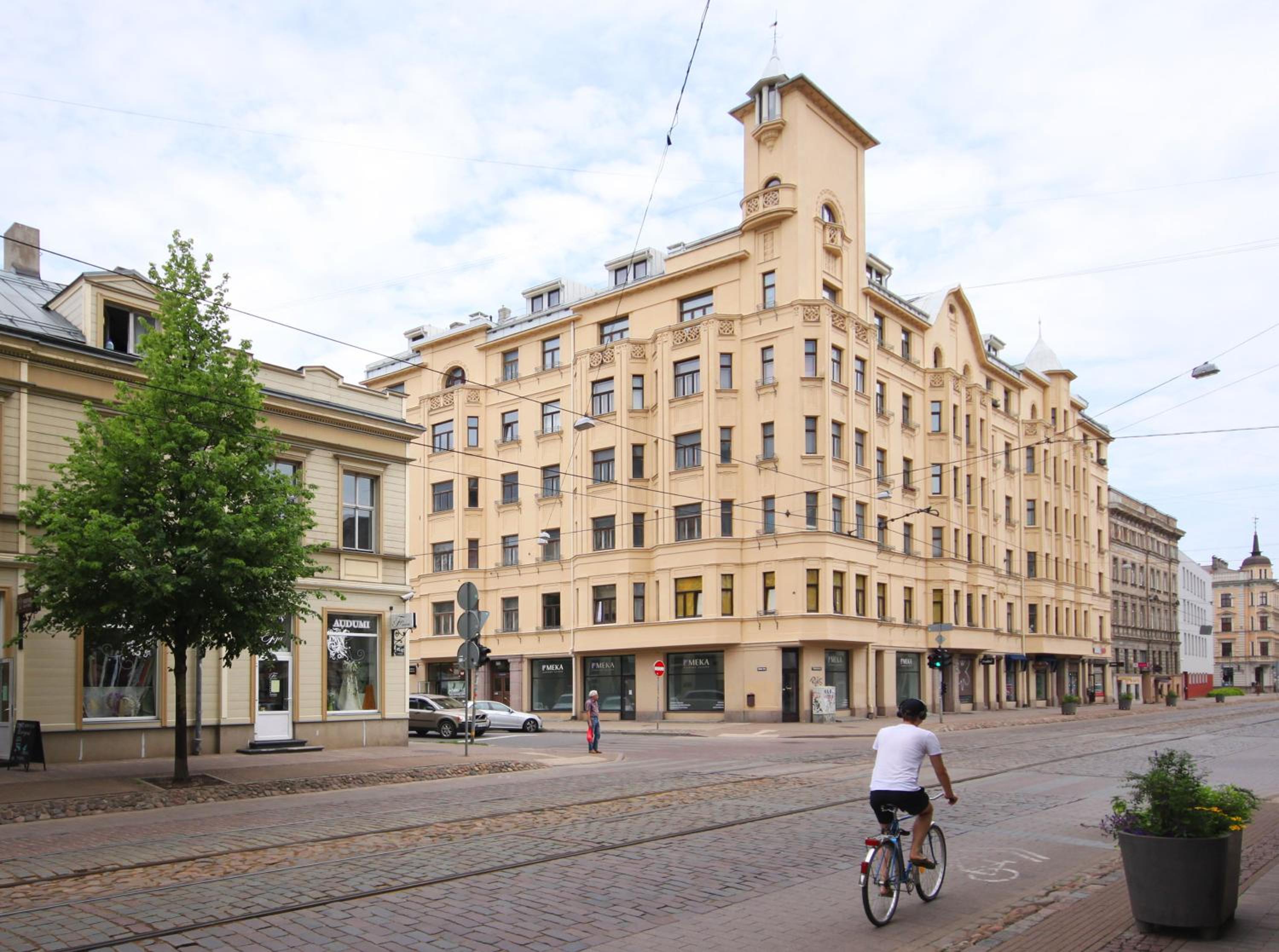 Quiet and spacious home in historic Riga view 2