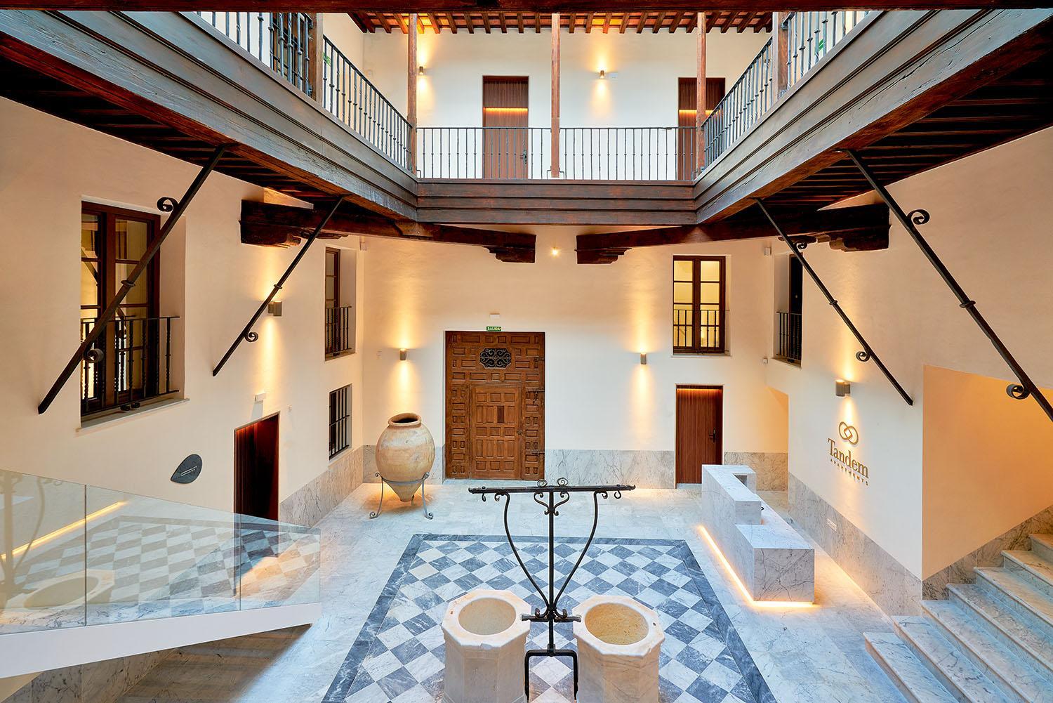 Hotel Tandem Torres de Cádiz Suites - Image 1