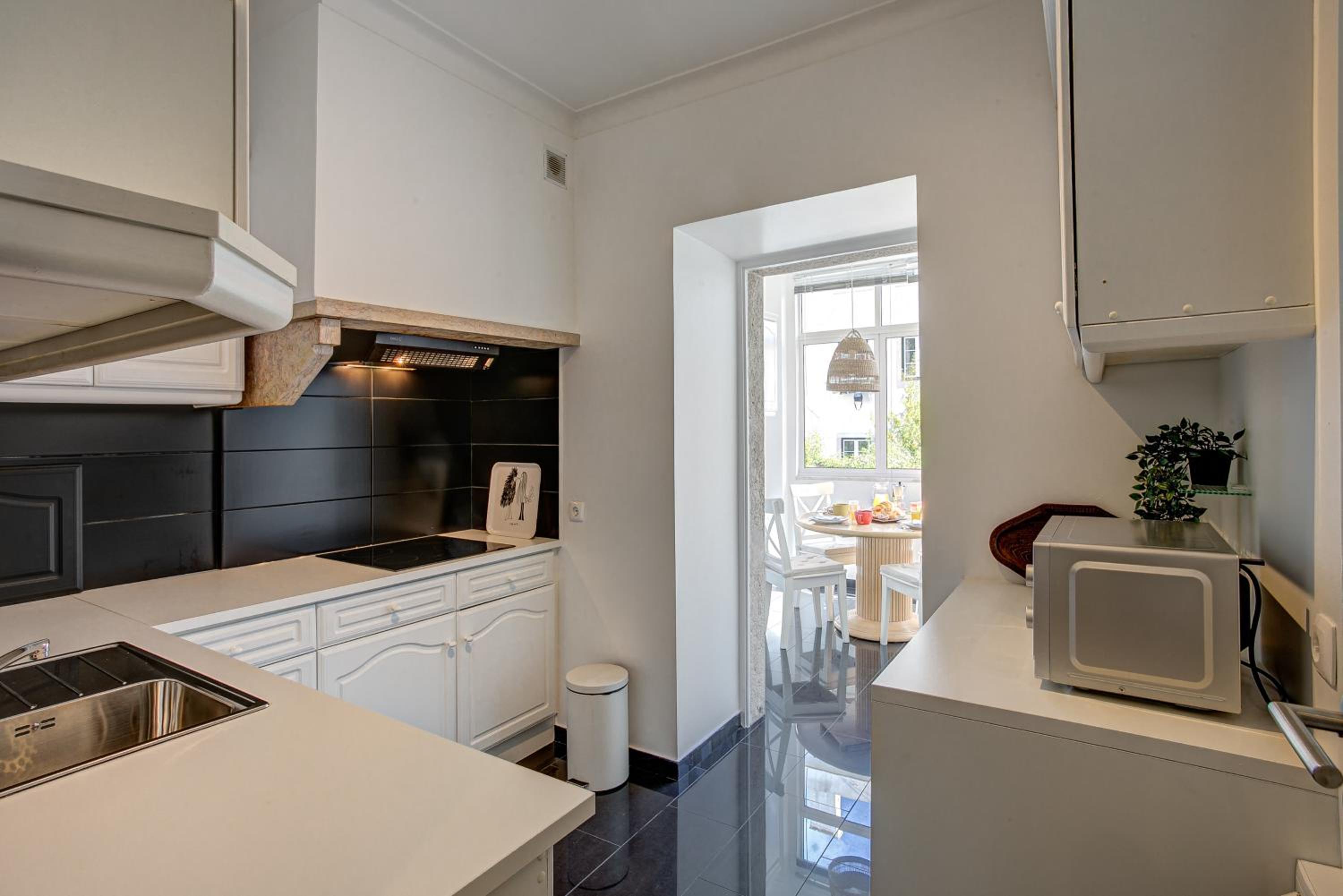 Sunny Apartment in the Heart of Príncipe Real view 3