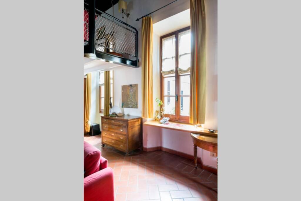 Loft in pieno Centro Storico en Como — hotel room