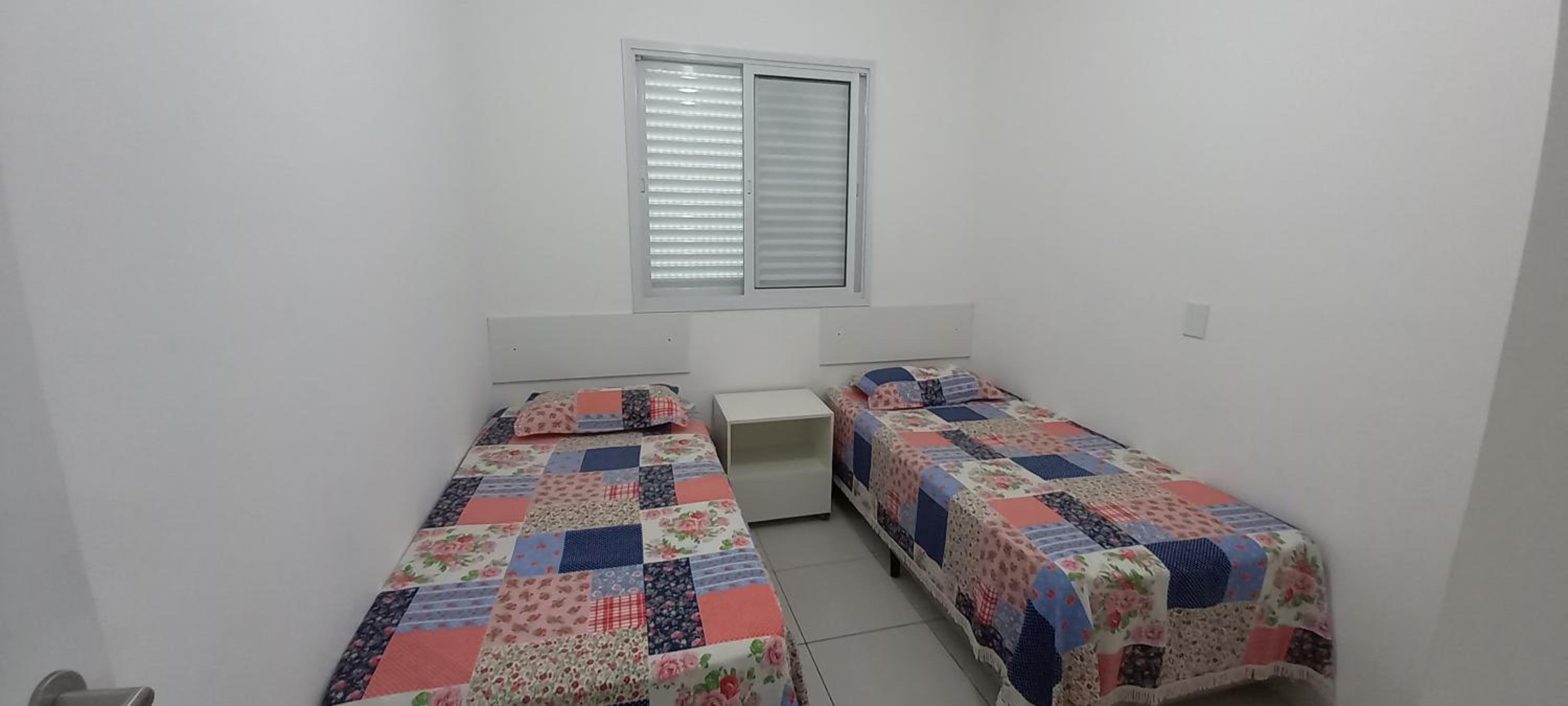 Apartamento em Ubatuba - Praia Grande com Wifi gratuito, rede de proteção e todo conforto que você merece view 5