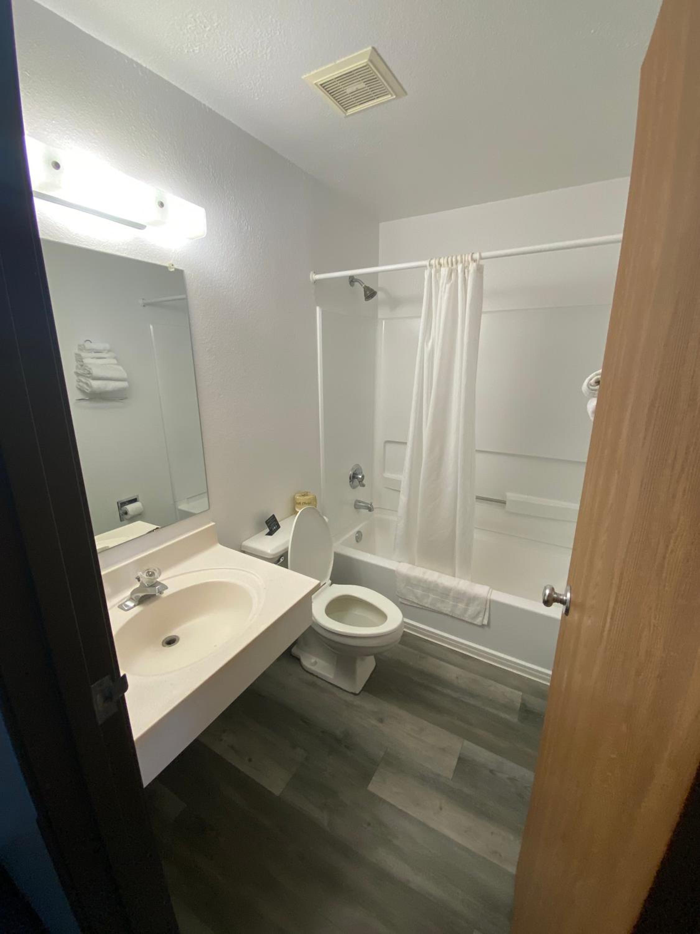 Americas Choice Inn & Suites