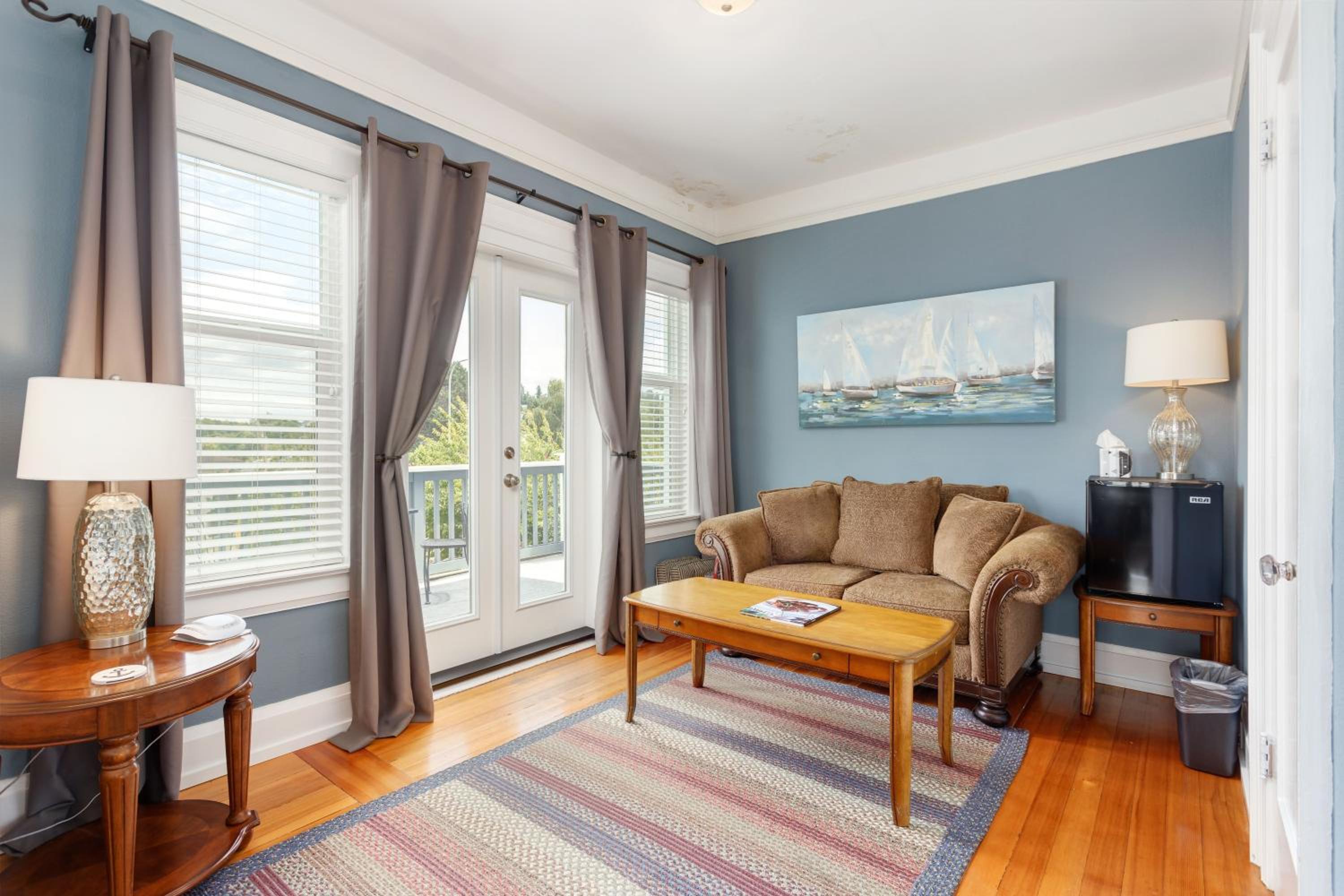 Nantucket Inn - Anacortes