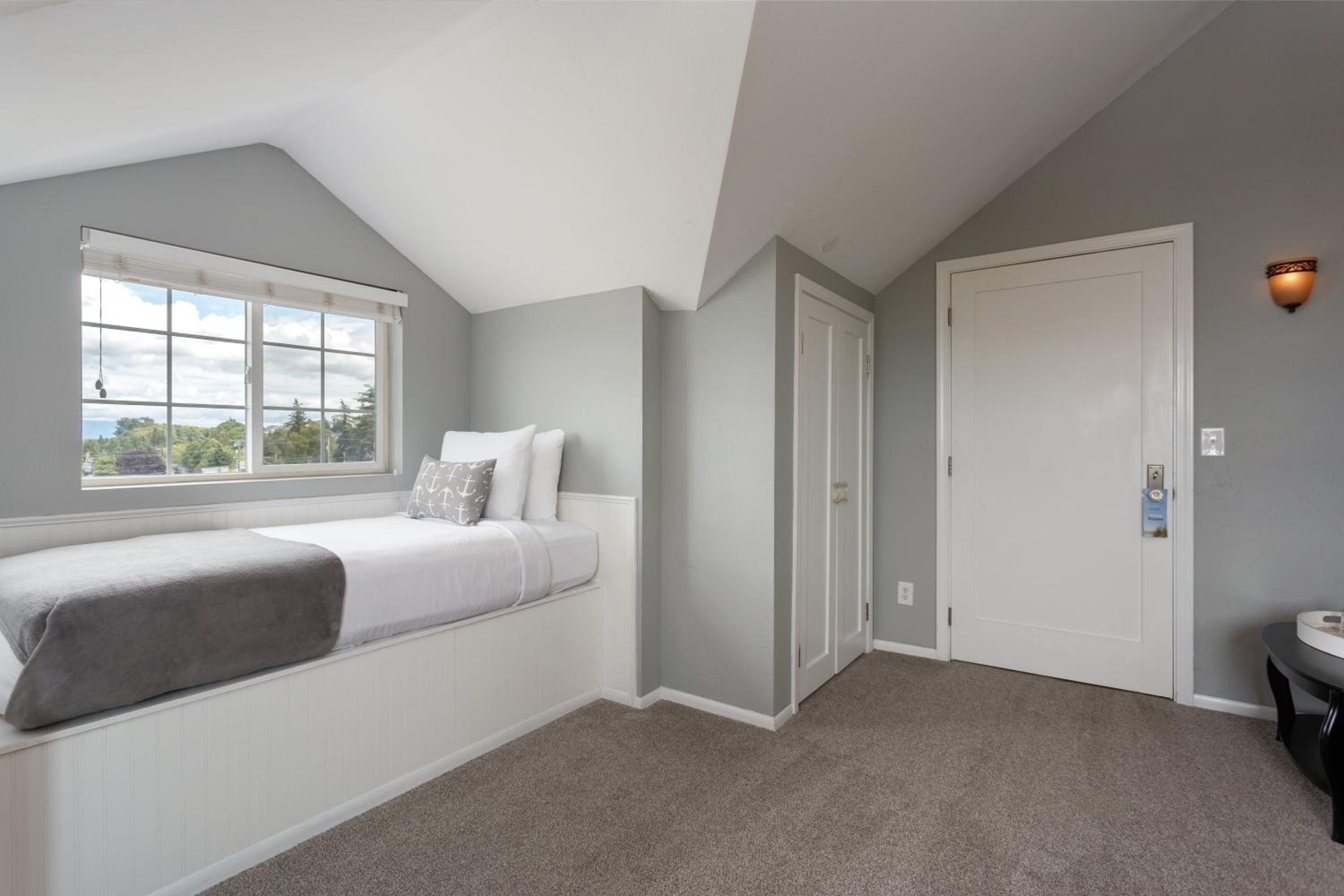 Nantucket Inn - Anacortes