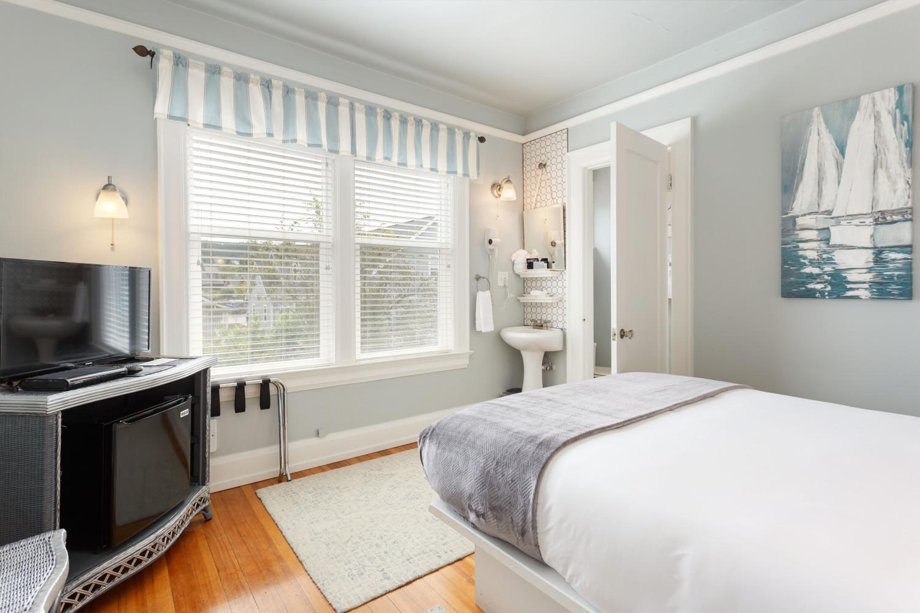 Nantucket Inn - Anacortes