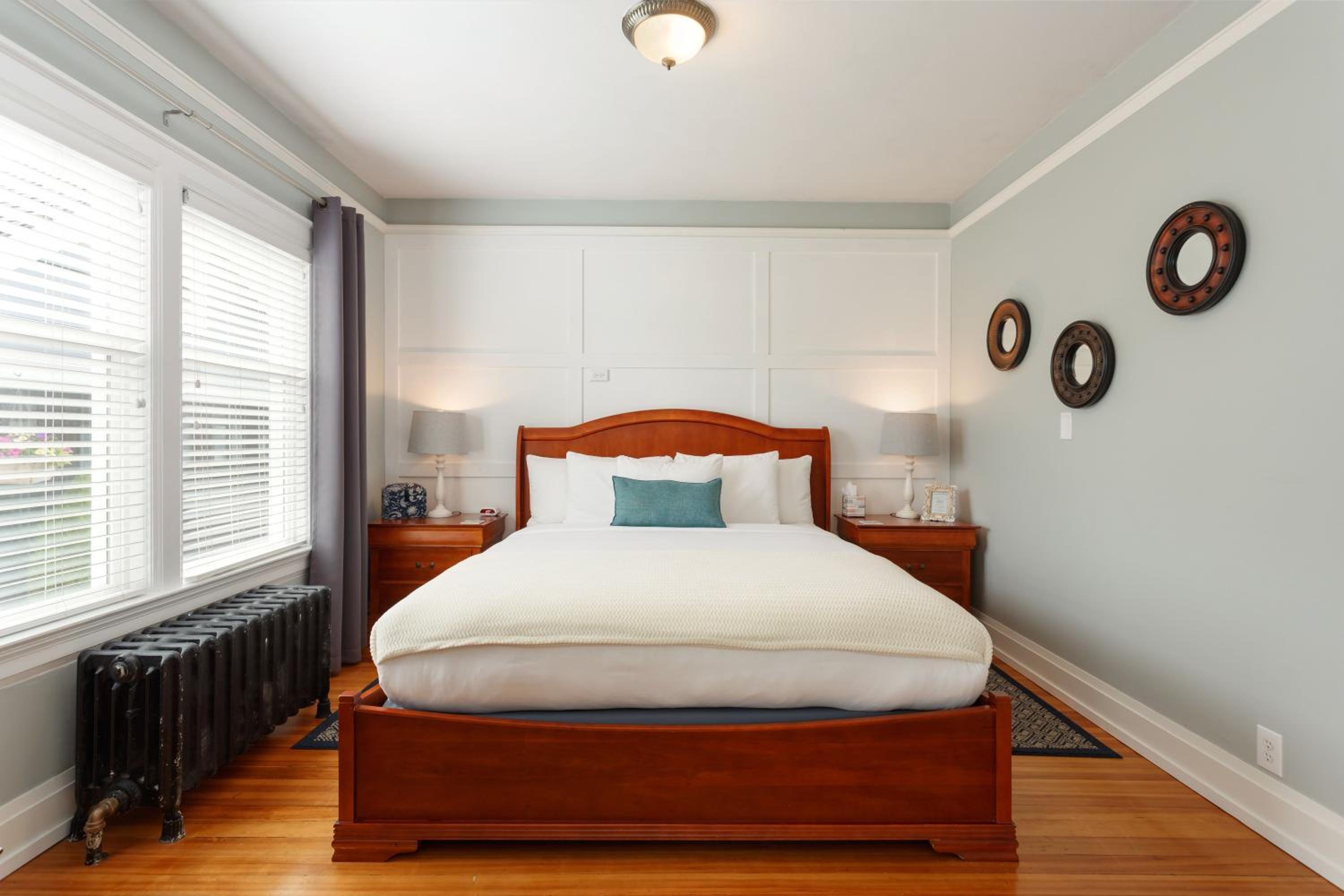 Nantucket Inn - Anacortes