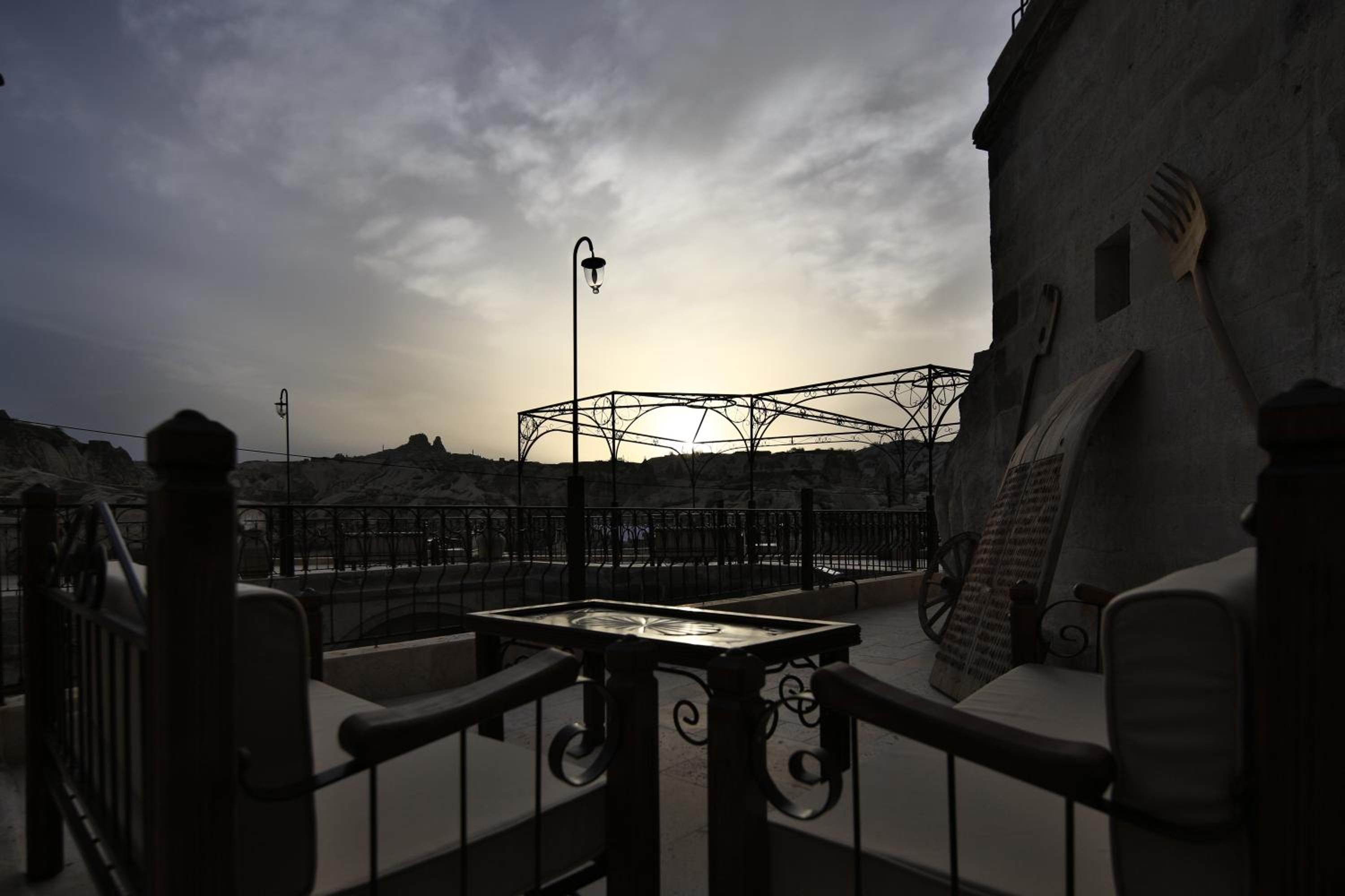 Harman Cave Hotel - Image 46