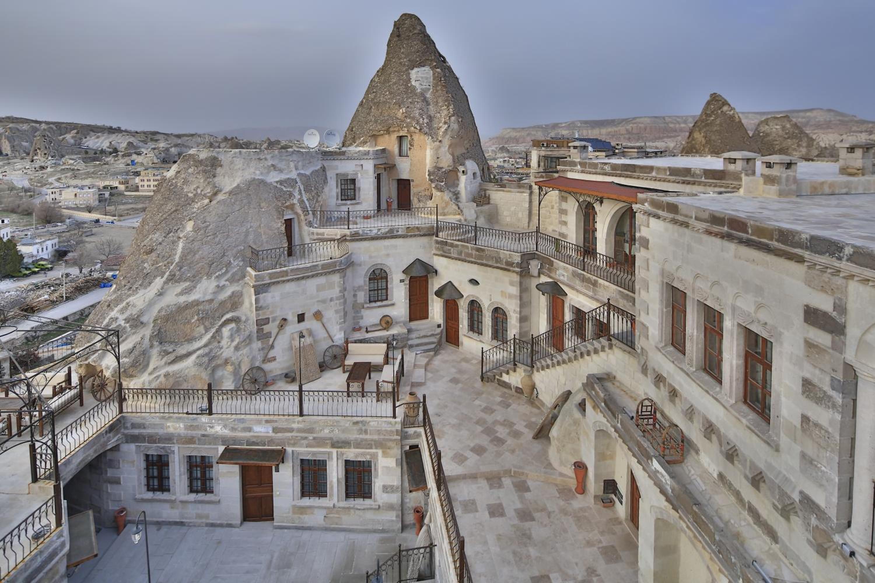 Harman Cave Hotel - Image 48