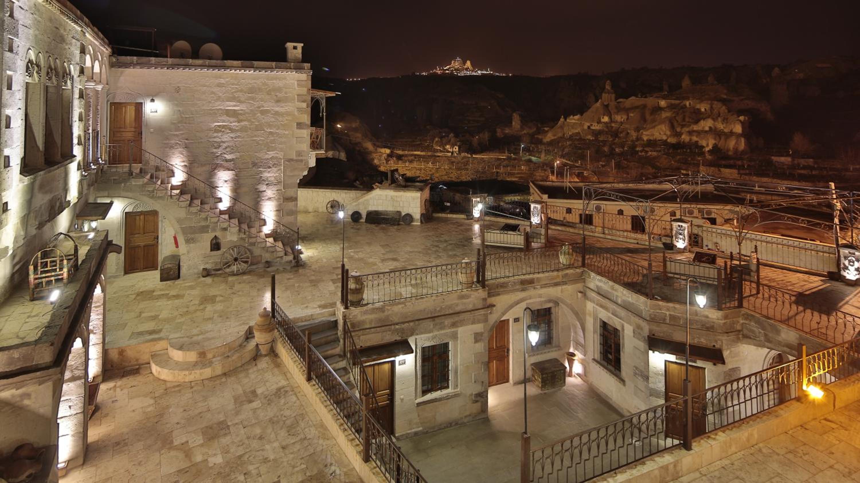 Harman Cave Hotel - Image 18