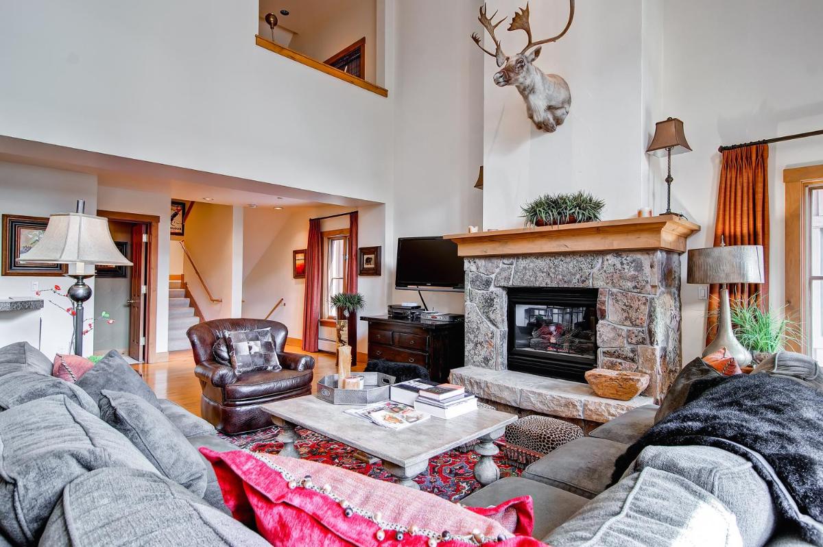 Villa Montane by East West Hospitality