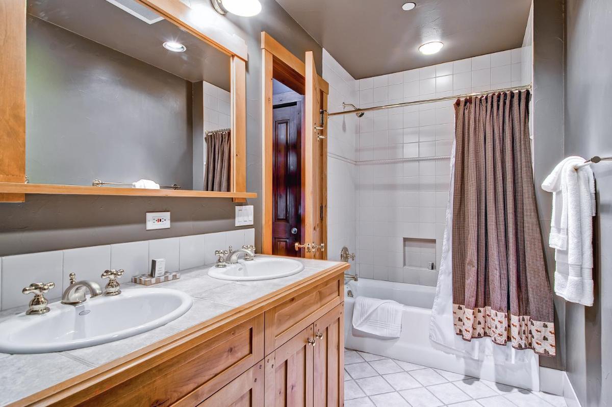 Villa Montane by East West Hospitality