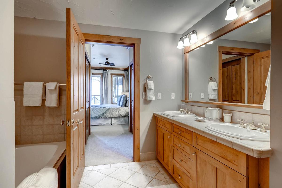 Villa Montane by East West Hospitality
