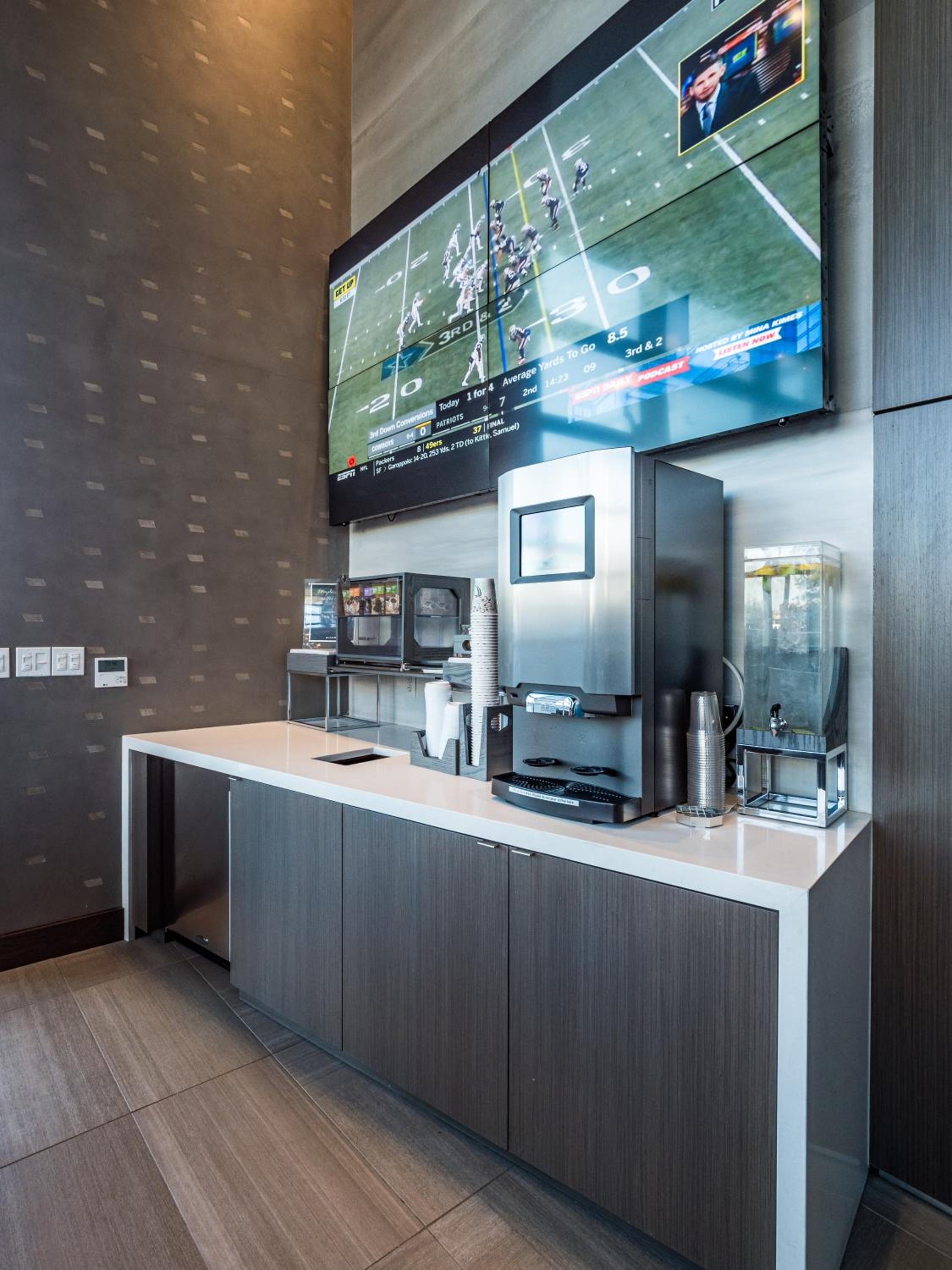 Global Luxury Suites Crystal City