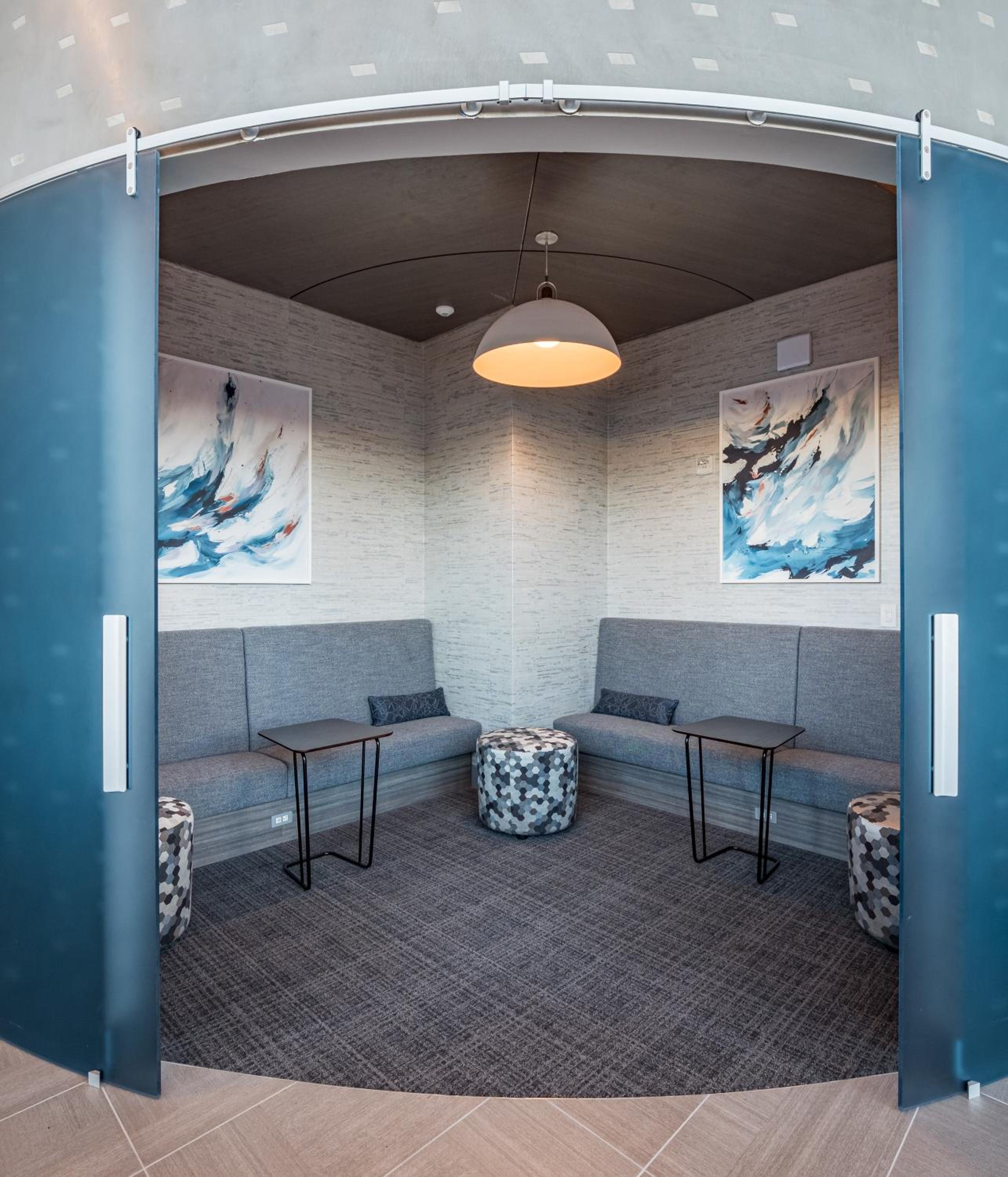 Global Luxury Suites Crystal City