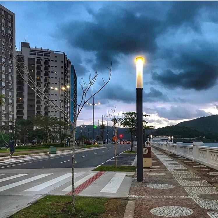 LINDO APARTAMENTO NA QUADRA DA PRAIA EM SANTOS