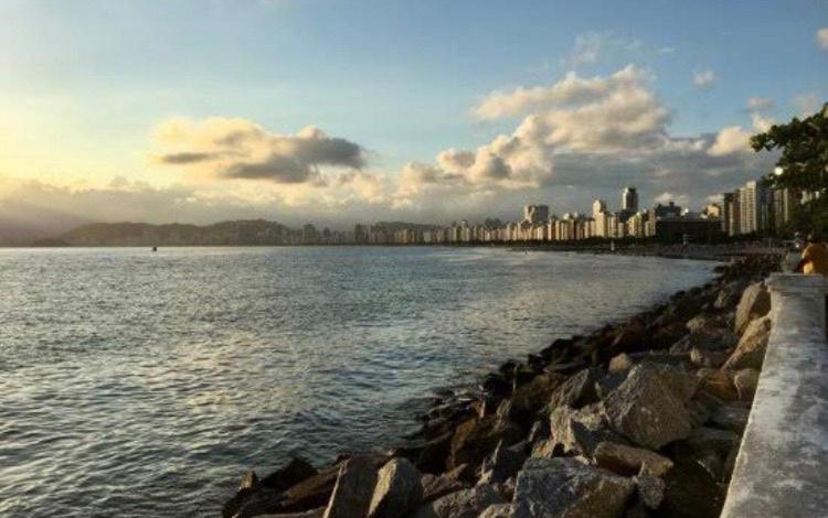 LINDO APARTAMENTO NA QUADRA DA PRAIA EM SANTOS
