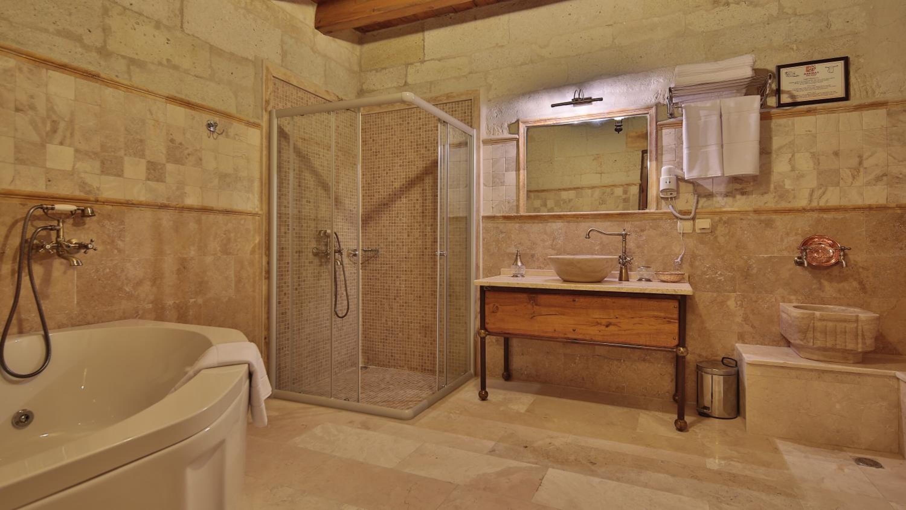 Harman Cave Hotel - Image 62