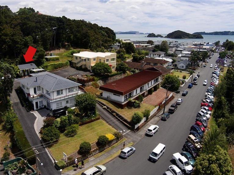 Paihia Place Cottage - central Paihia view 5