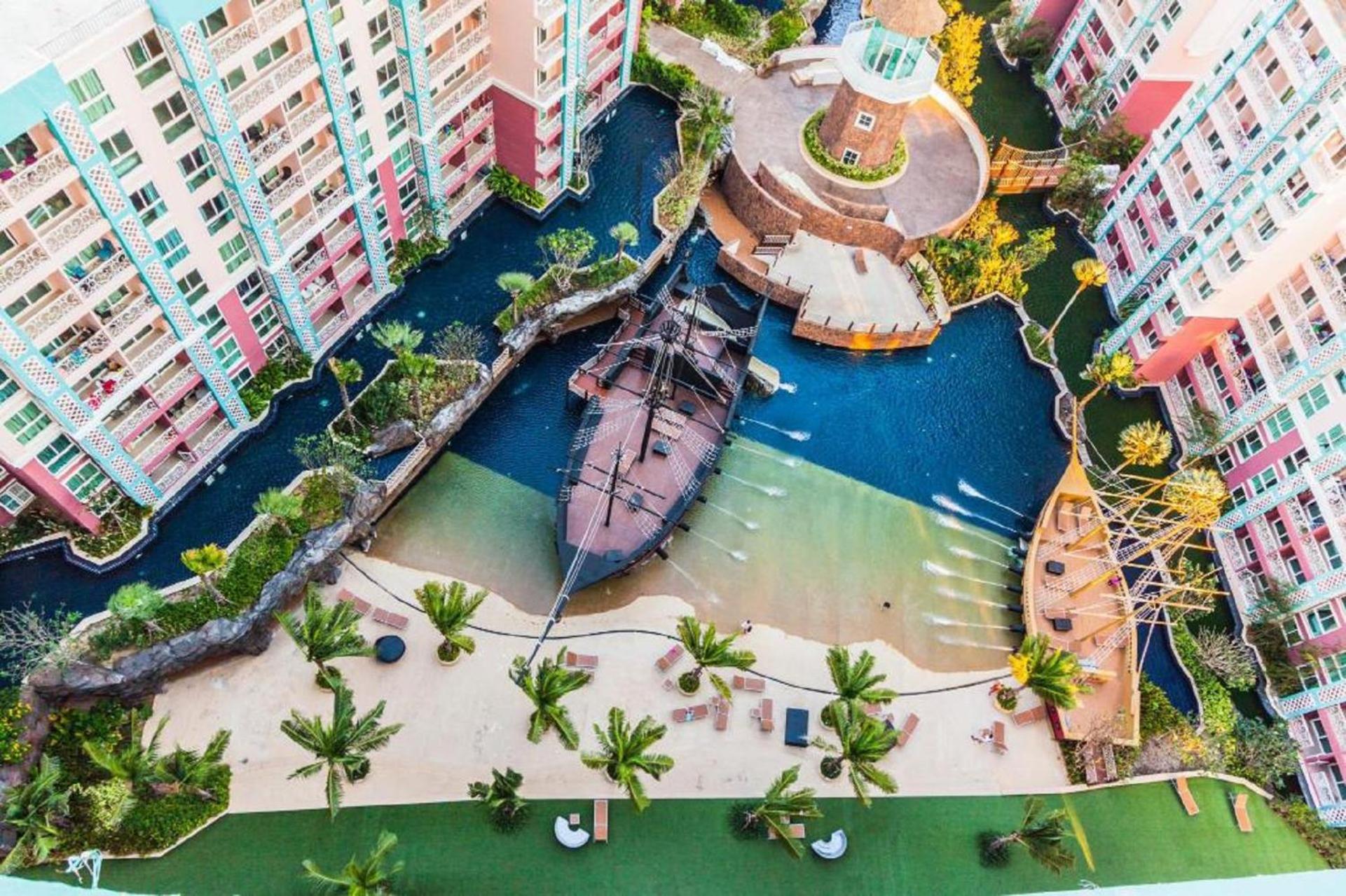 Grande Caribbean Condo by Somphong