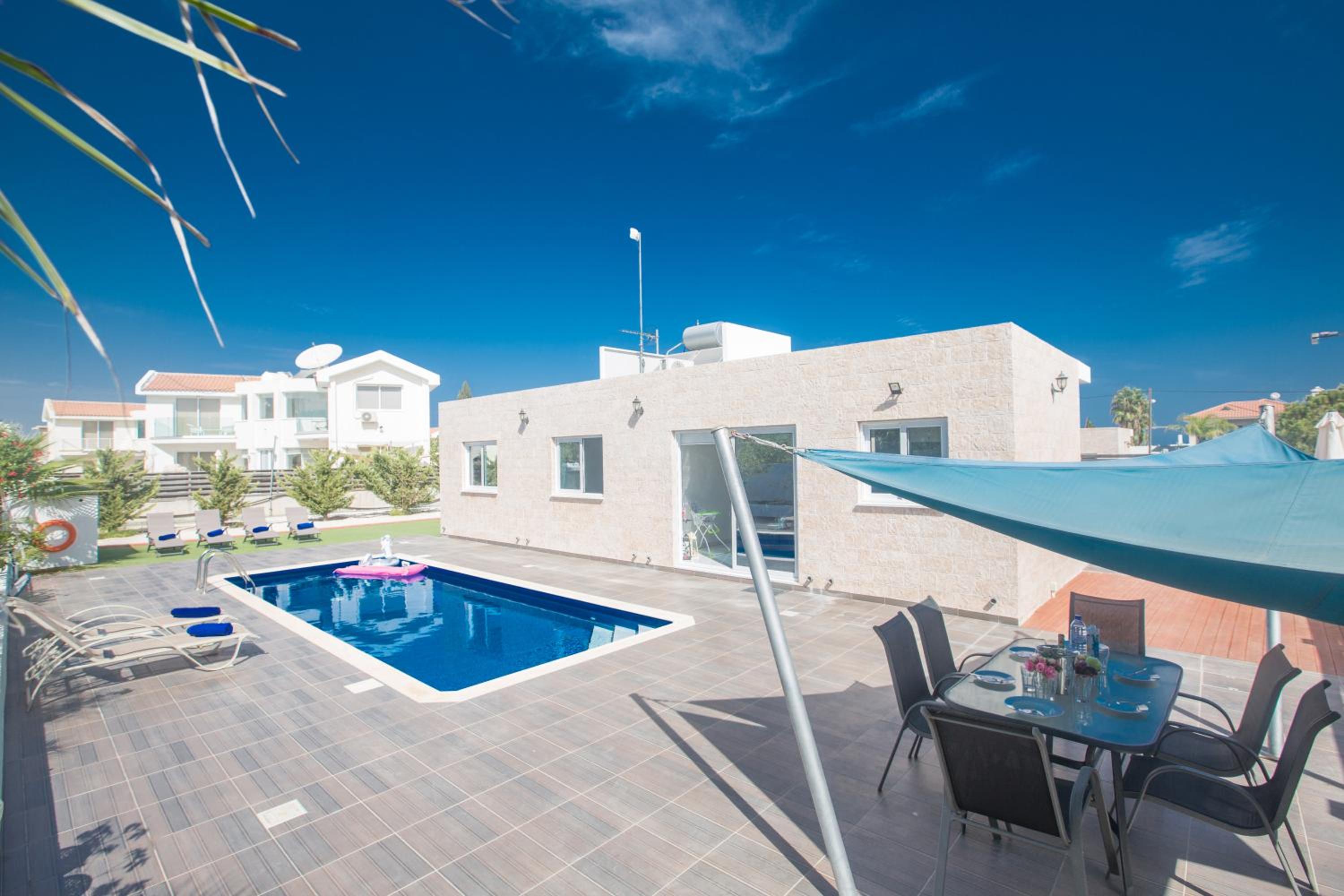 Broadway Villas