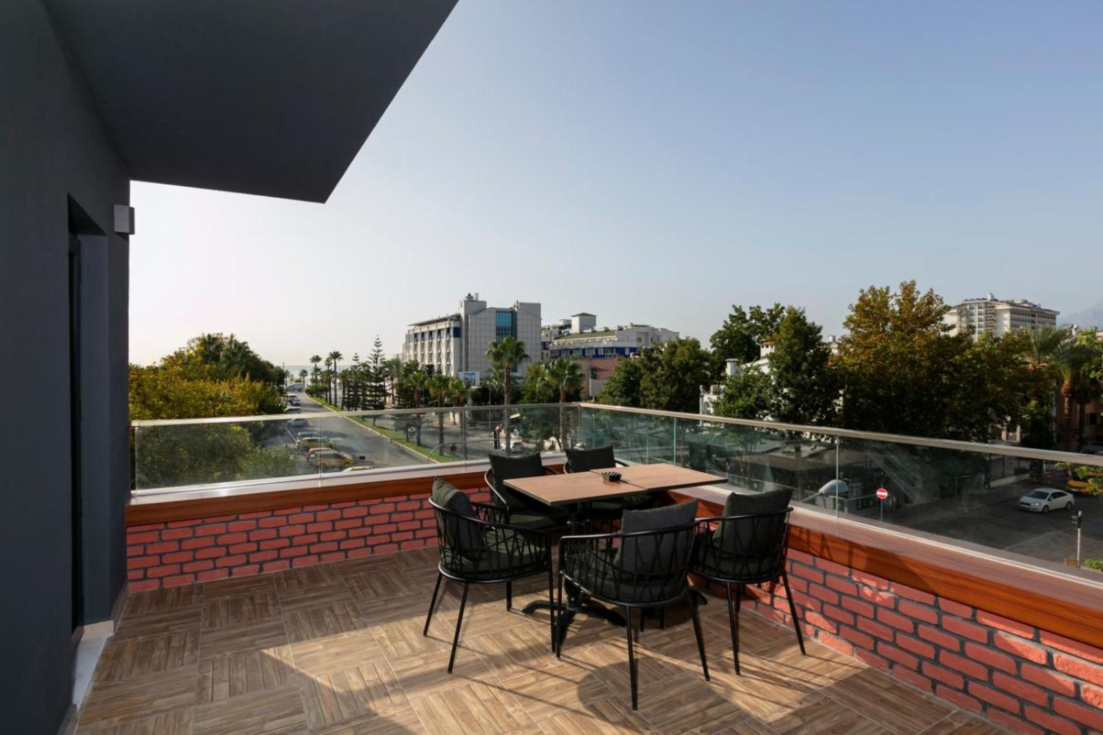 Pukka Hotel - Image 13