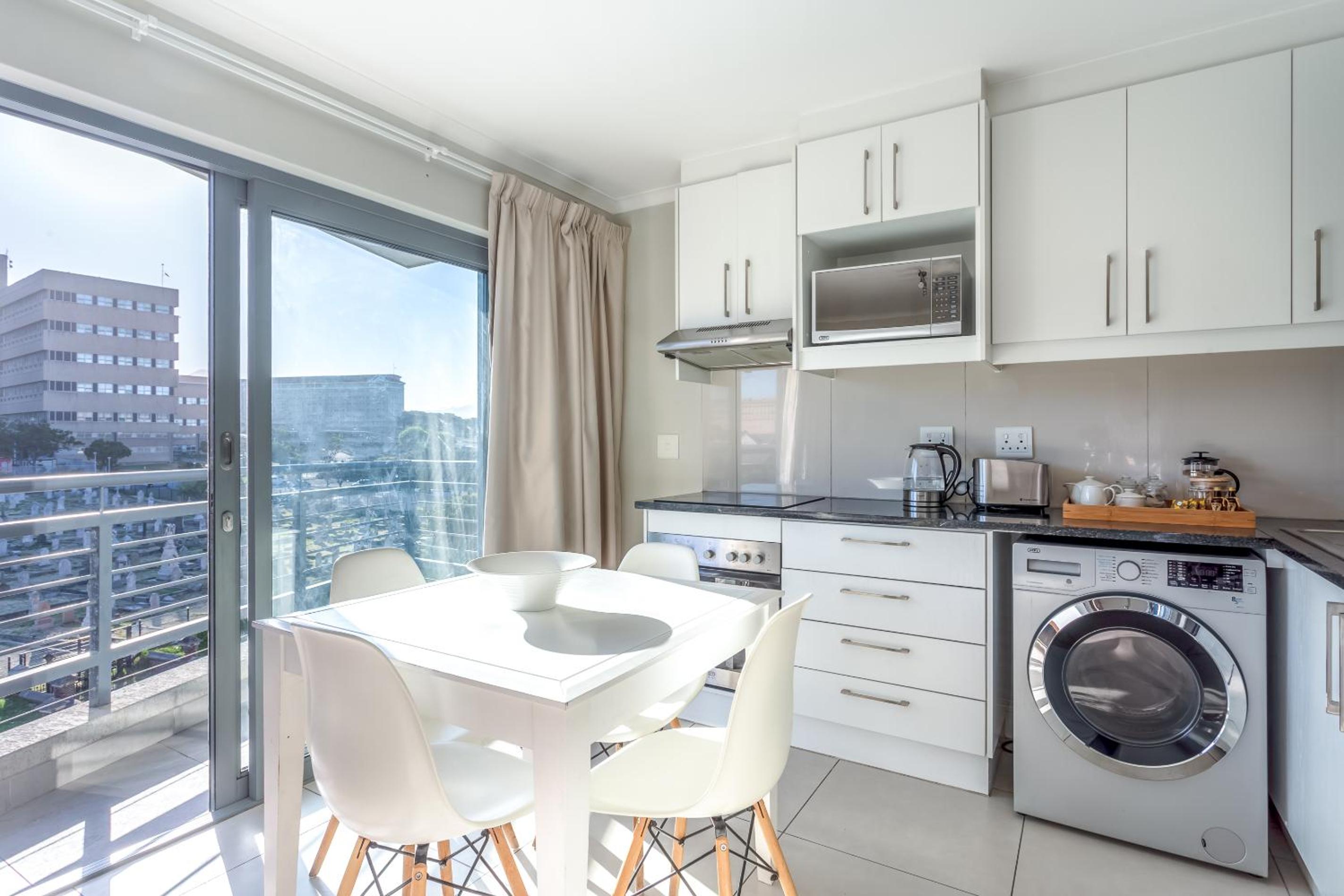 The Paragon Urbane Centrally Located, Modern Comforts view 4