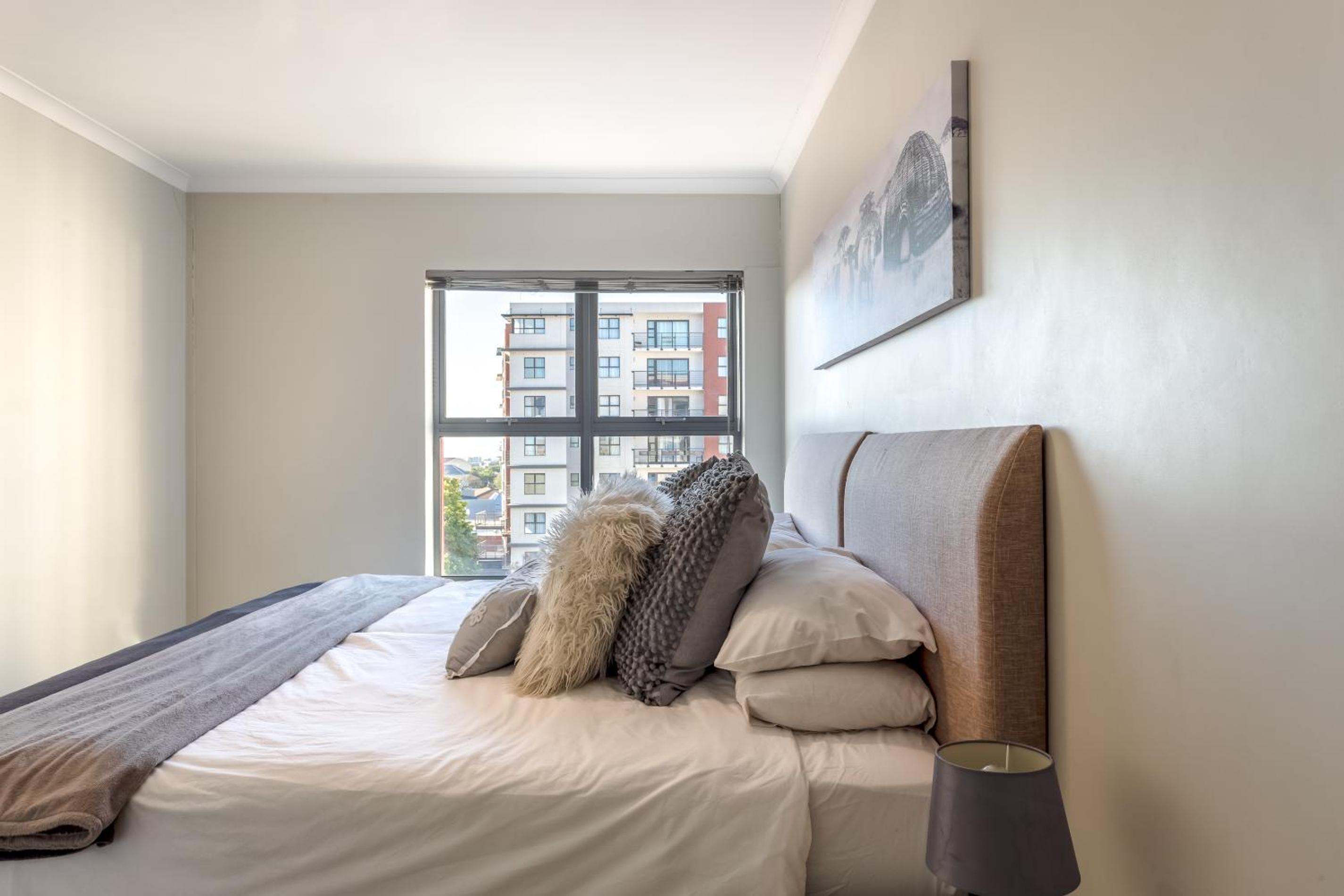 The Paragon Urbane Centrally Located, Modern Comforts view 5