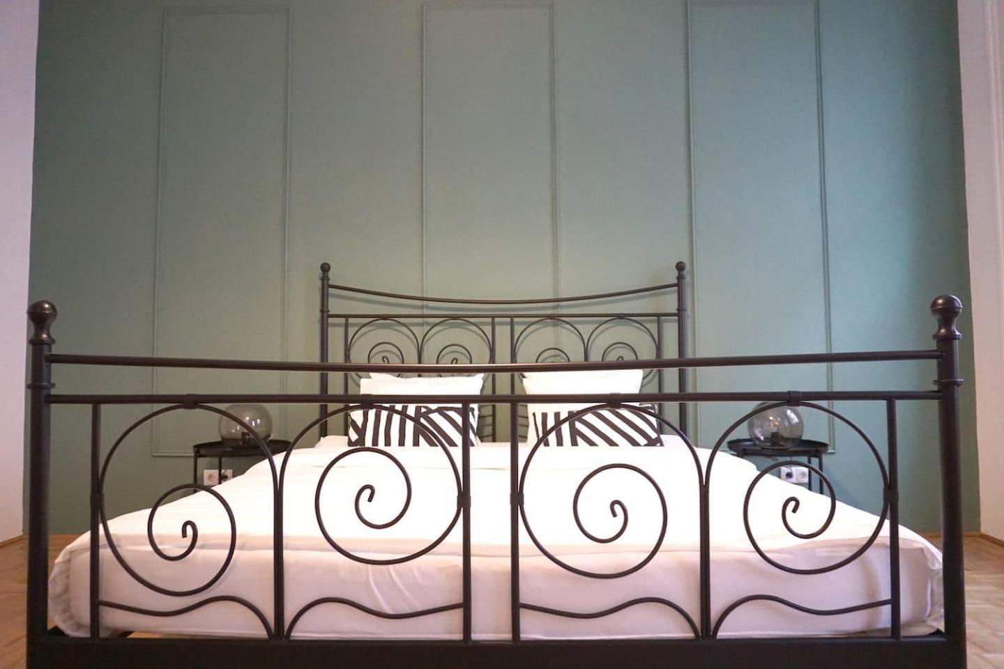Large Apartments - Great for Groups - with Balcony or Terrace