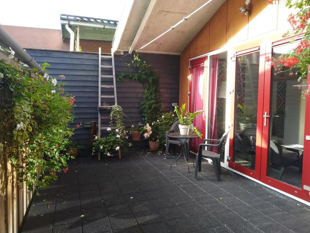 B&B 16C Maassluis NL view 3