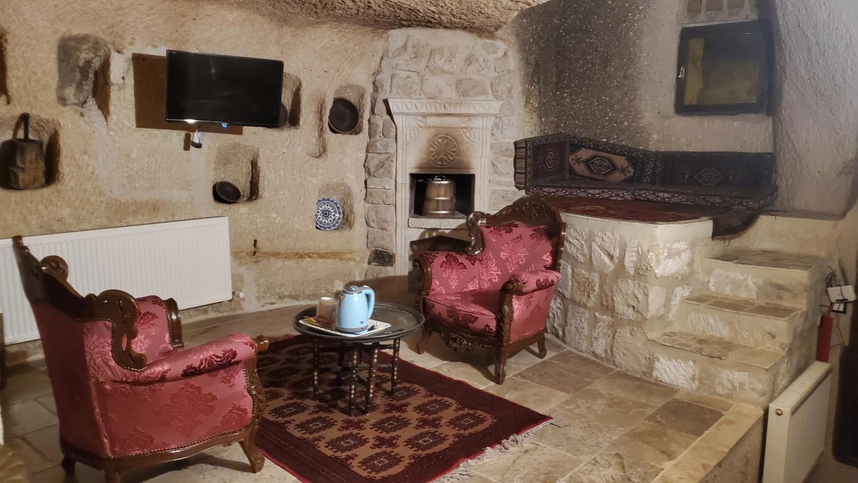 Antique Terrace Cave Suites - Image 7