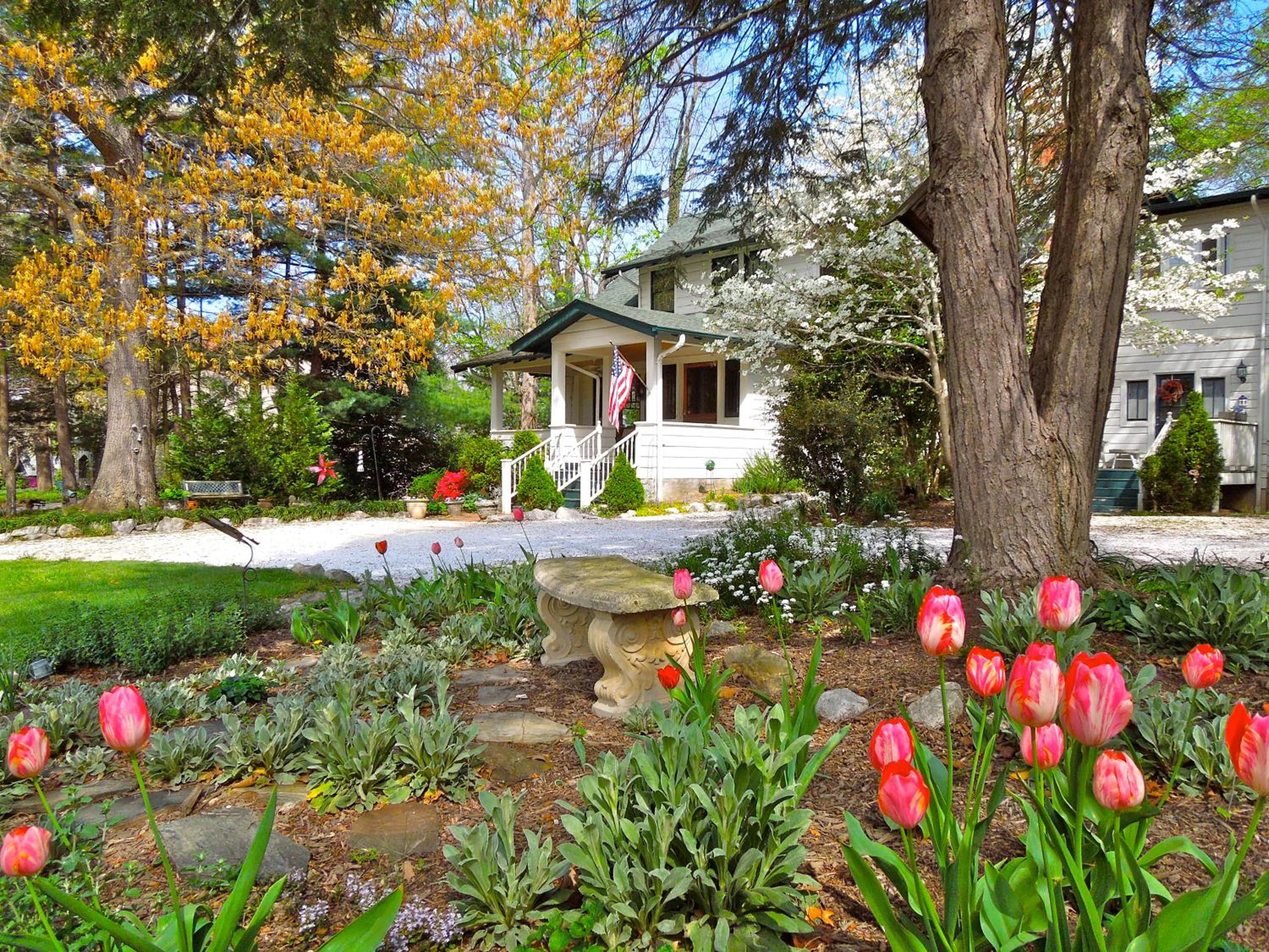Oakland Cottage Bed and Breakfast