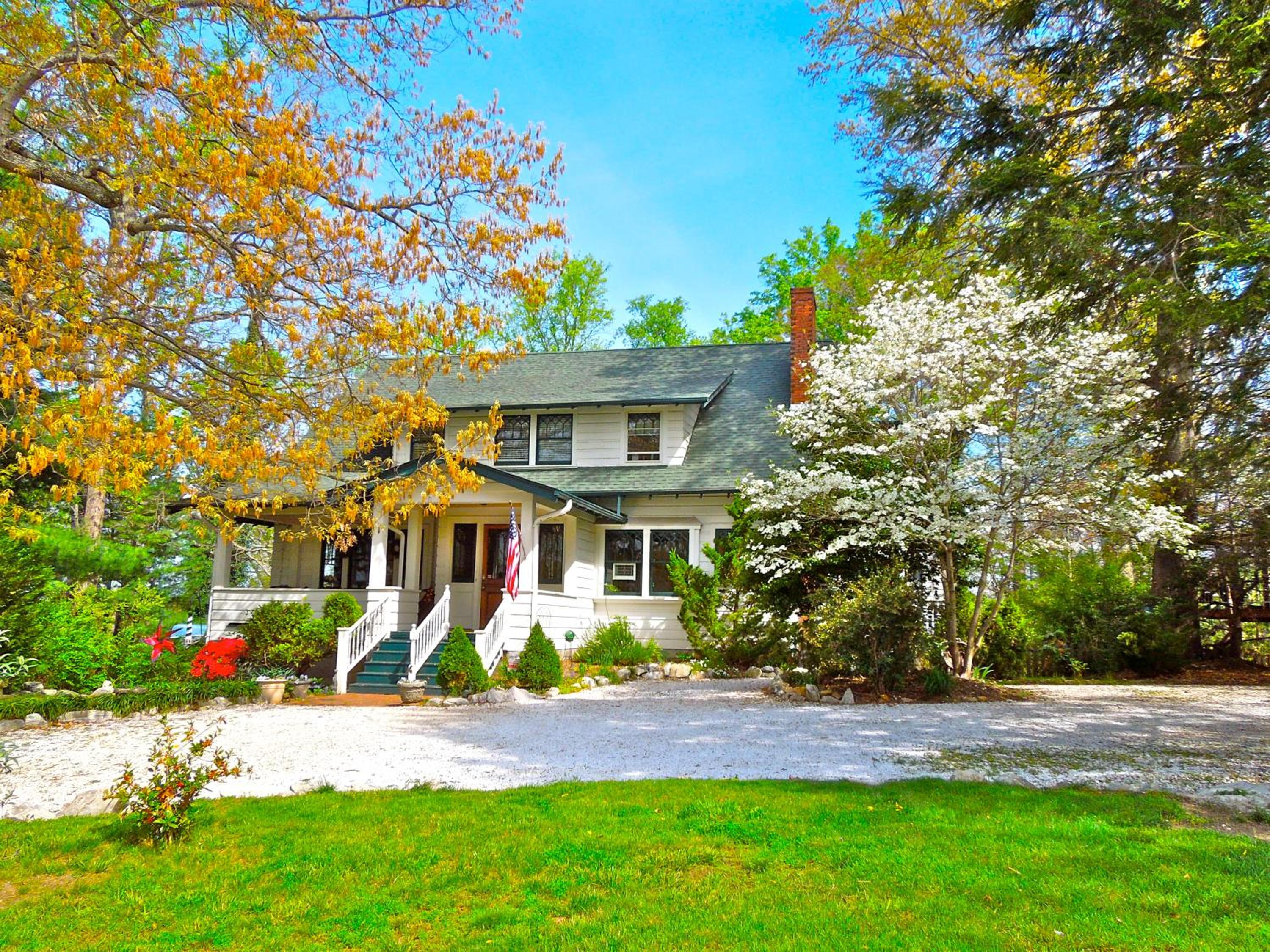 Oakland Cottage Bed and Breakfast