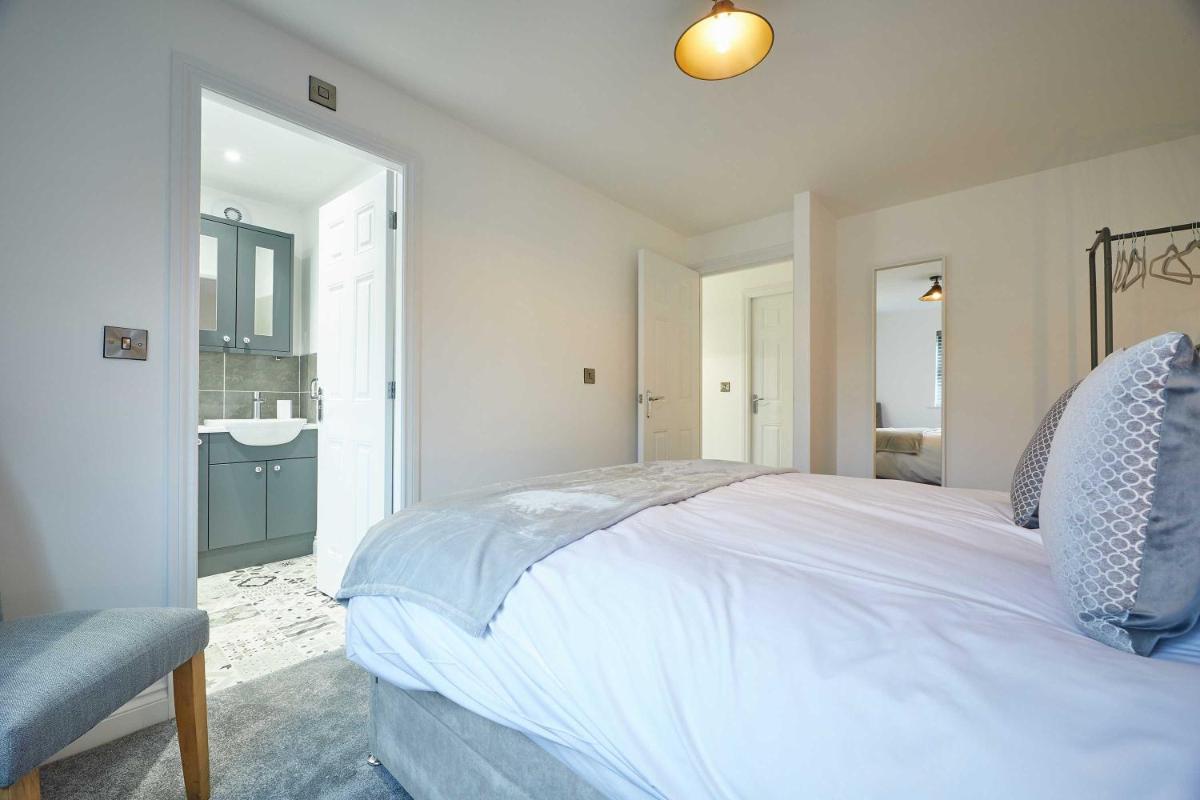 Host & Stay - Potters Bank view 4