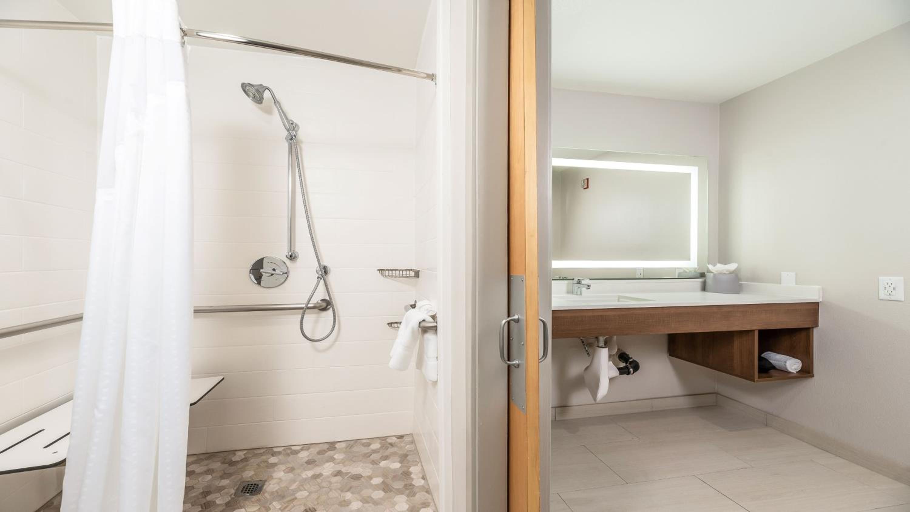 Holiday Inn Express Fremont - Milpitas Central, an IHG Hotel - Property Image 85
