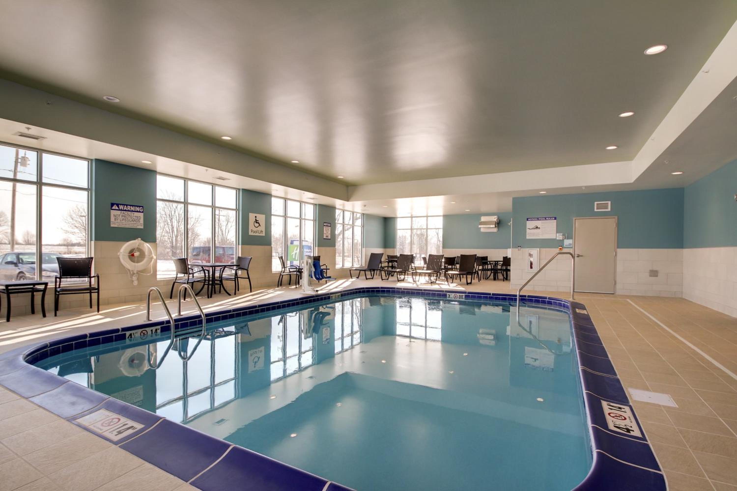 Galesburg Vacations - Holiday Inn Express Suites Galesburg, an IHG Hotel - Property Image 10