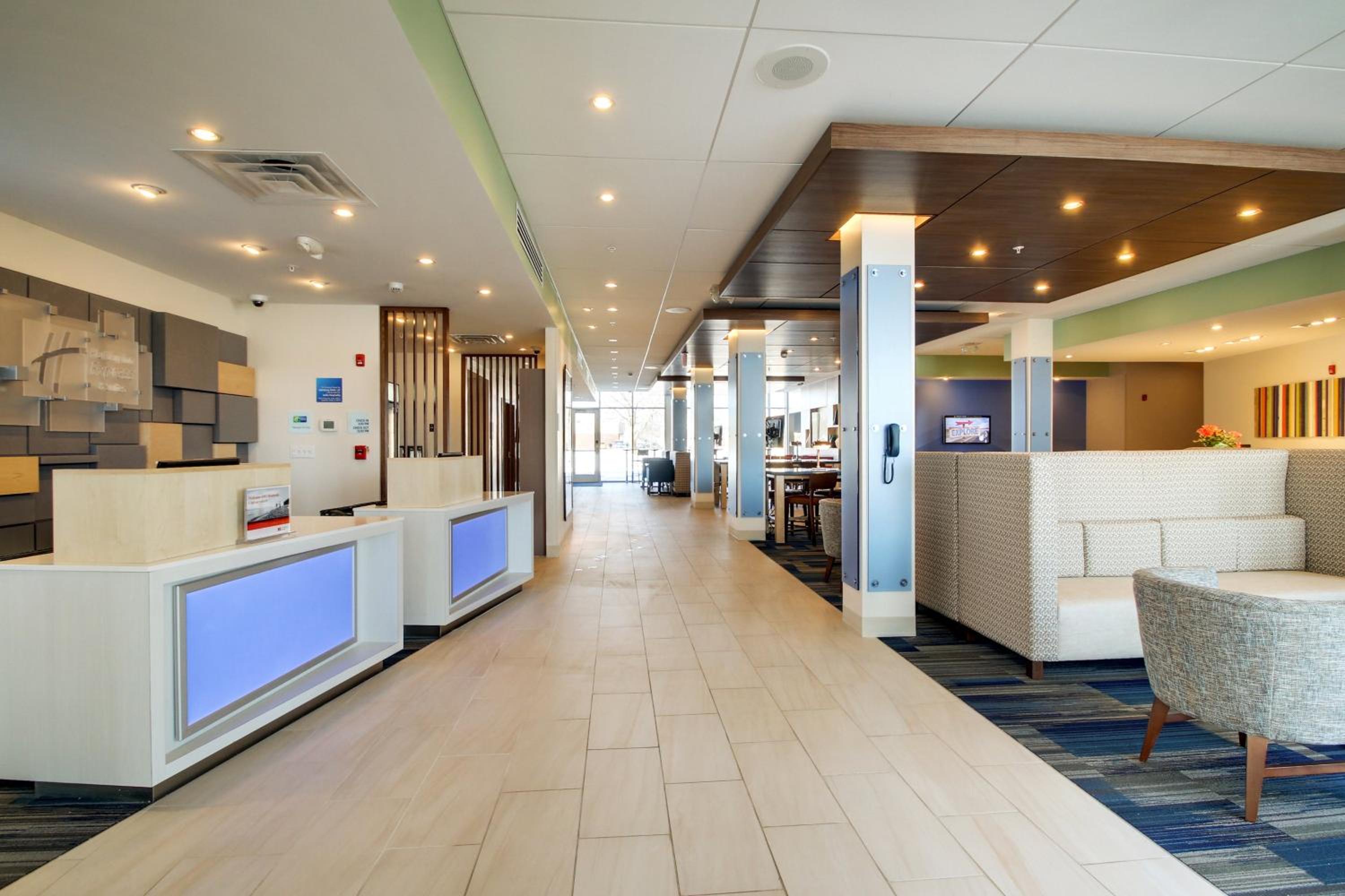 Galesburg Vacations - Holiday Inn Express Suites Galesburg, an IHG Hotel - Property Image 13