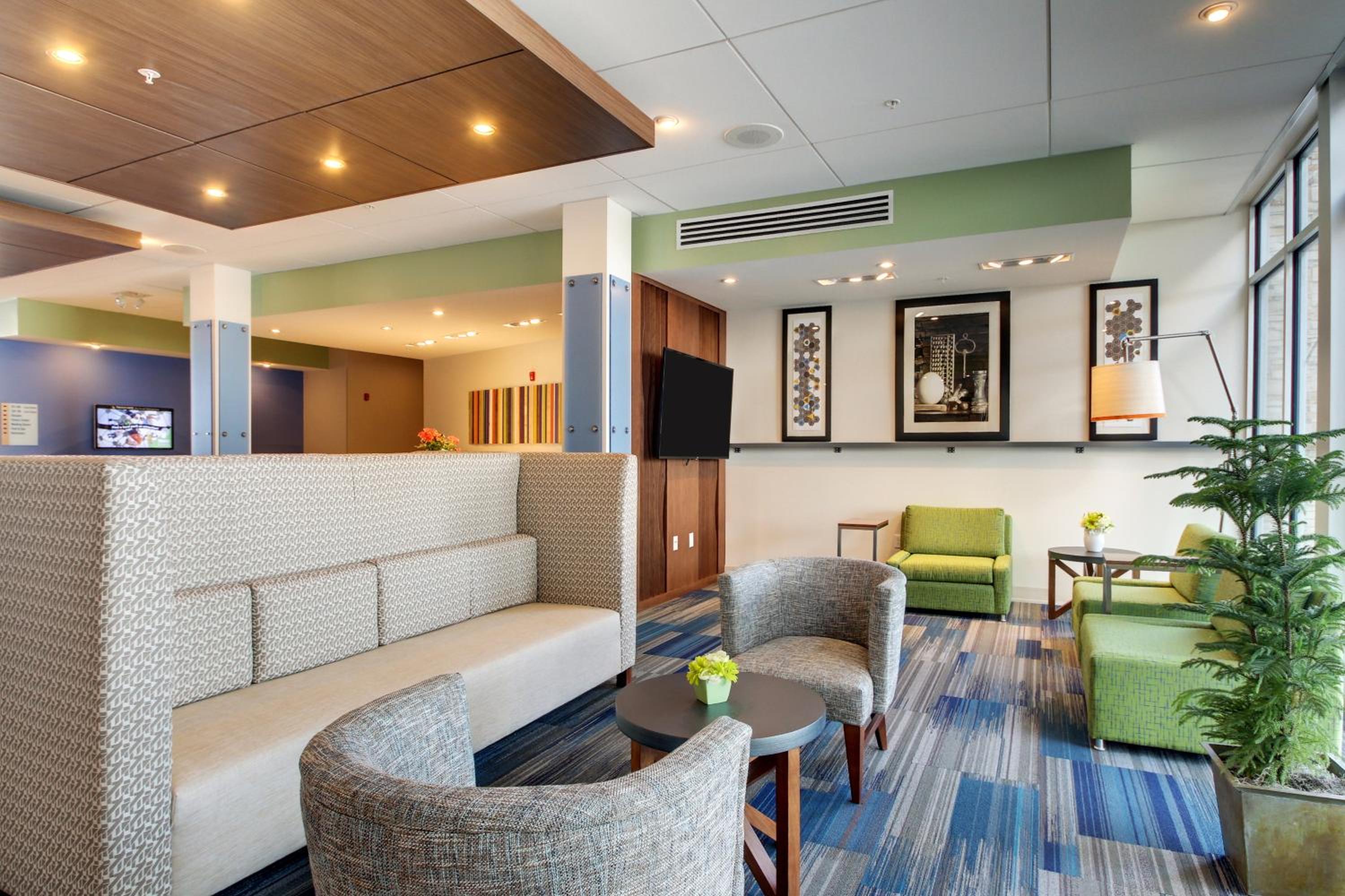 Galesburg Vacations - Holiday Inn Express Suites Galesburg, an IHG Hotel - Property Image 1