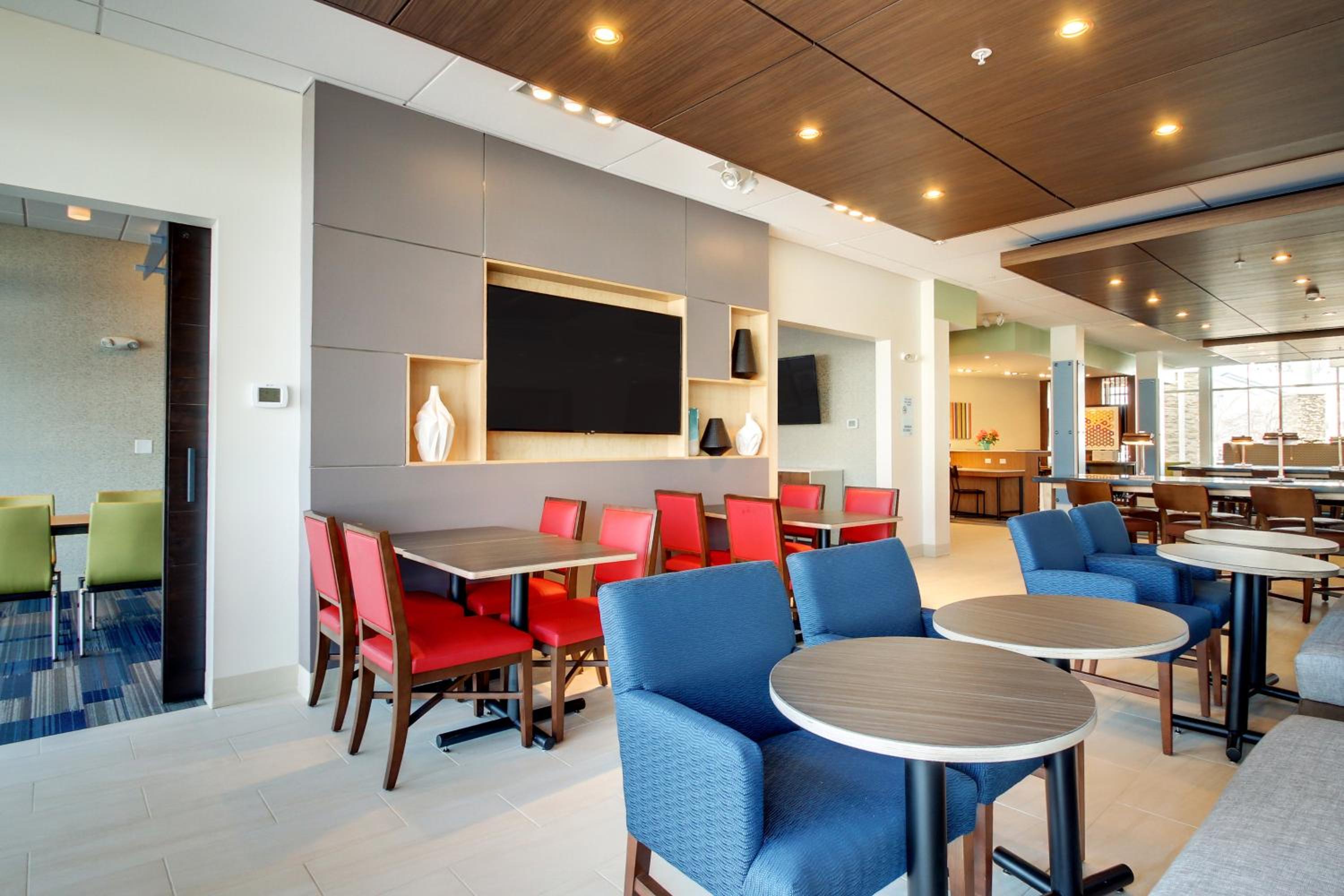 Galesburg Vacations - Holiday Inn Express Suites Galesburg, an IHG Hotel - Property Image 7