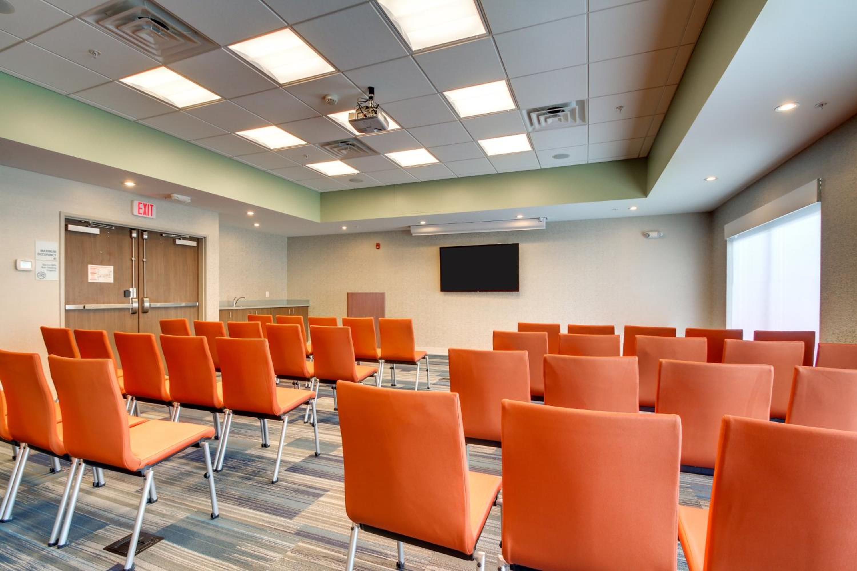 Galesburg Vacations - Holiday Inn Express Suites Galesburg, an IHG Hotel - Property Image 6