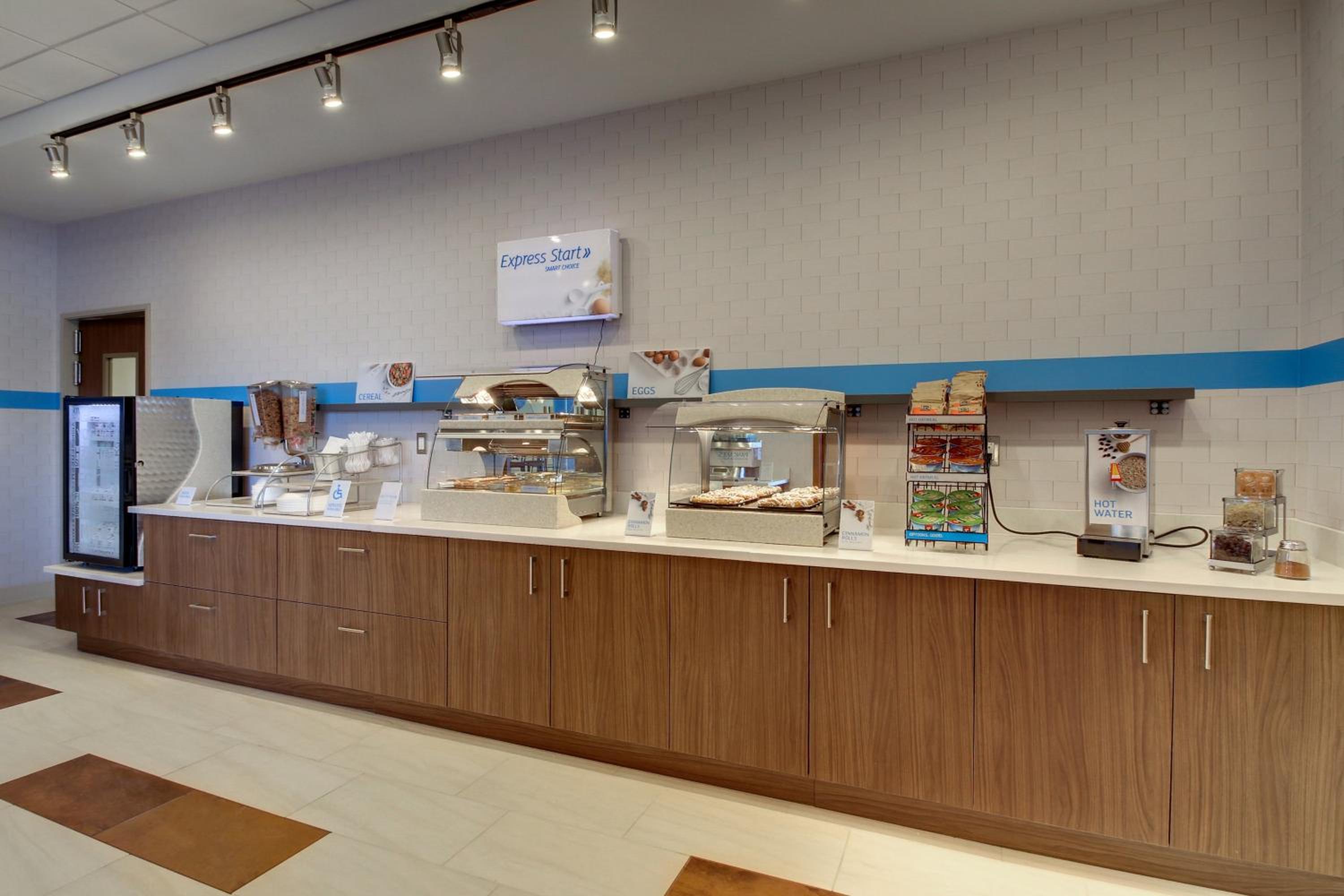 Galesburg Vacations - Holiday Inn Express Suites Galesburg, an IHG Hotel - Property Image 11