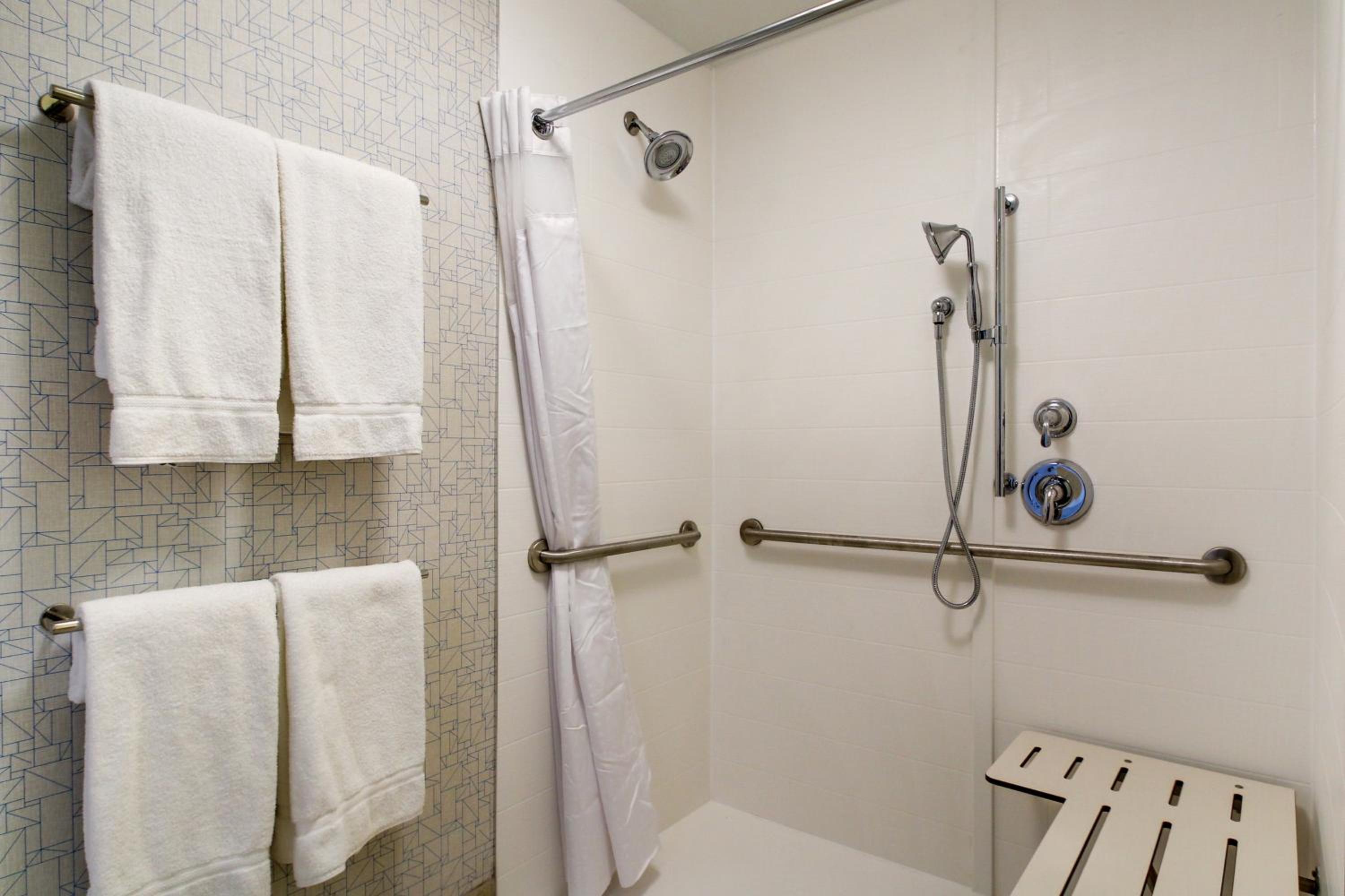Galesburg Vacations - Holiday Inn Express Suites Galesburg, an IHG Hotel - Property Image 72