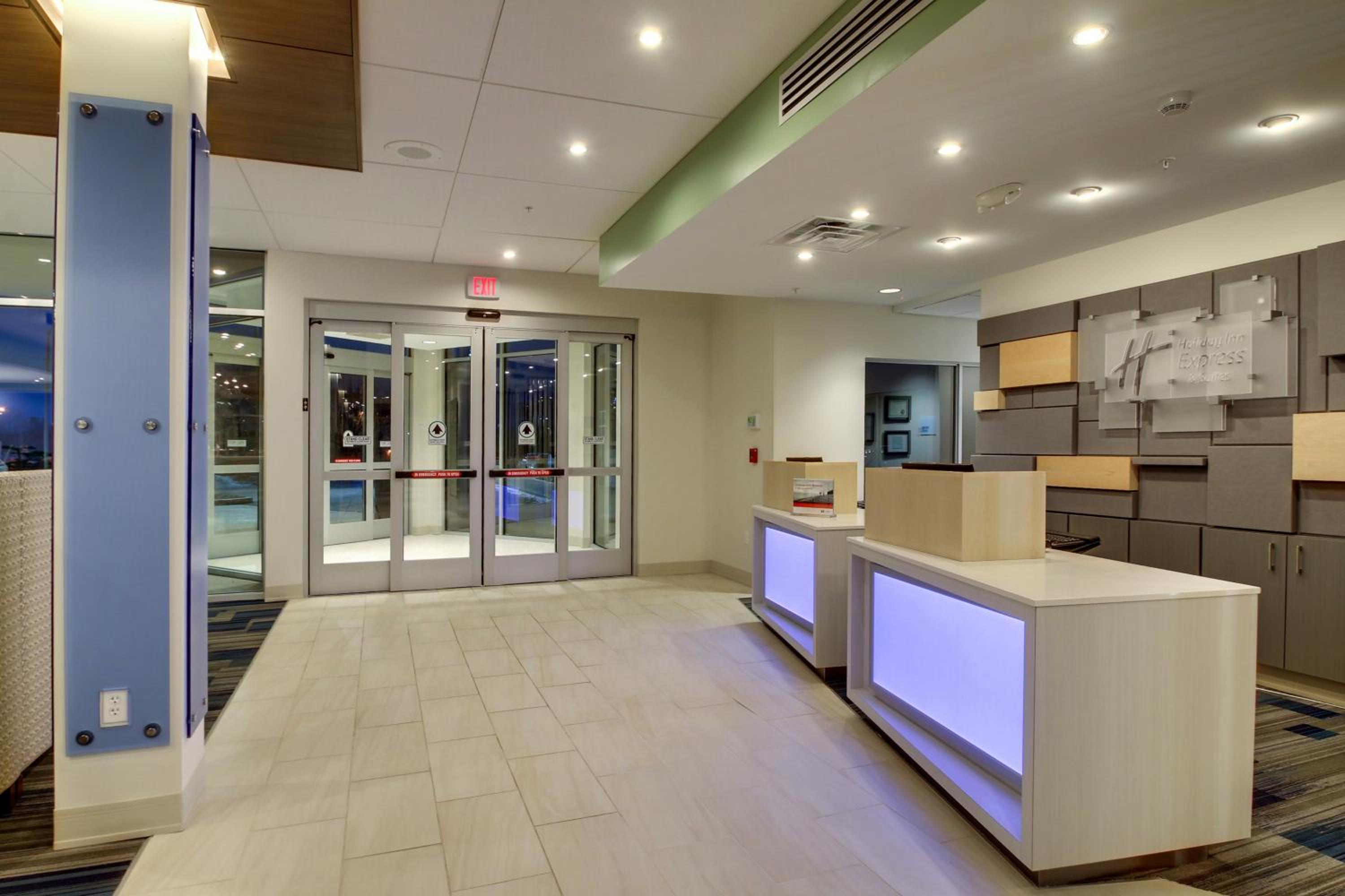 Galesburg Vacations - Holiday Inn Express Suites Galesburg, an IHG Hotel - Property Image 3