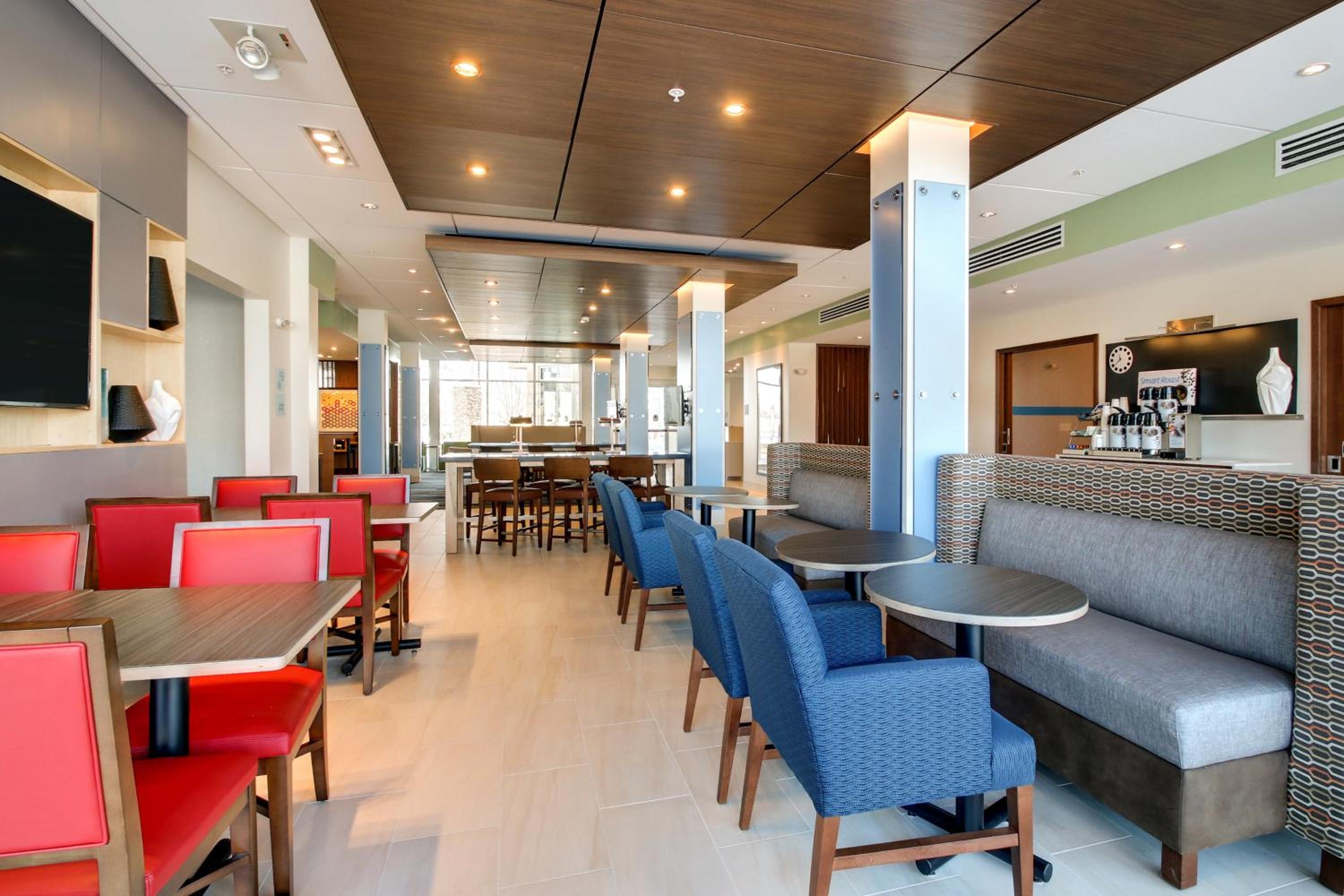 Galesburg Vacations - Holiday Inn Express Suites Galesburg, an IHG Hotel - Property Image 5