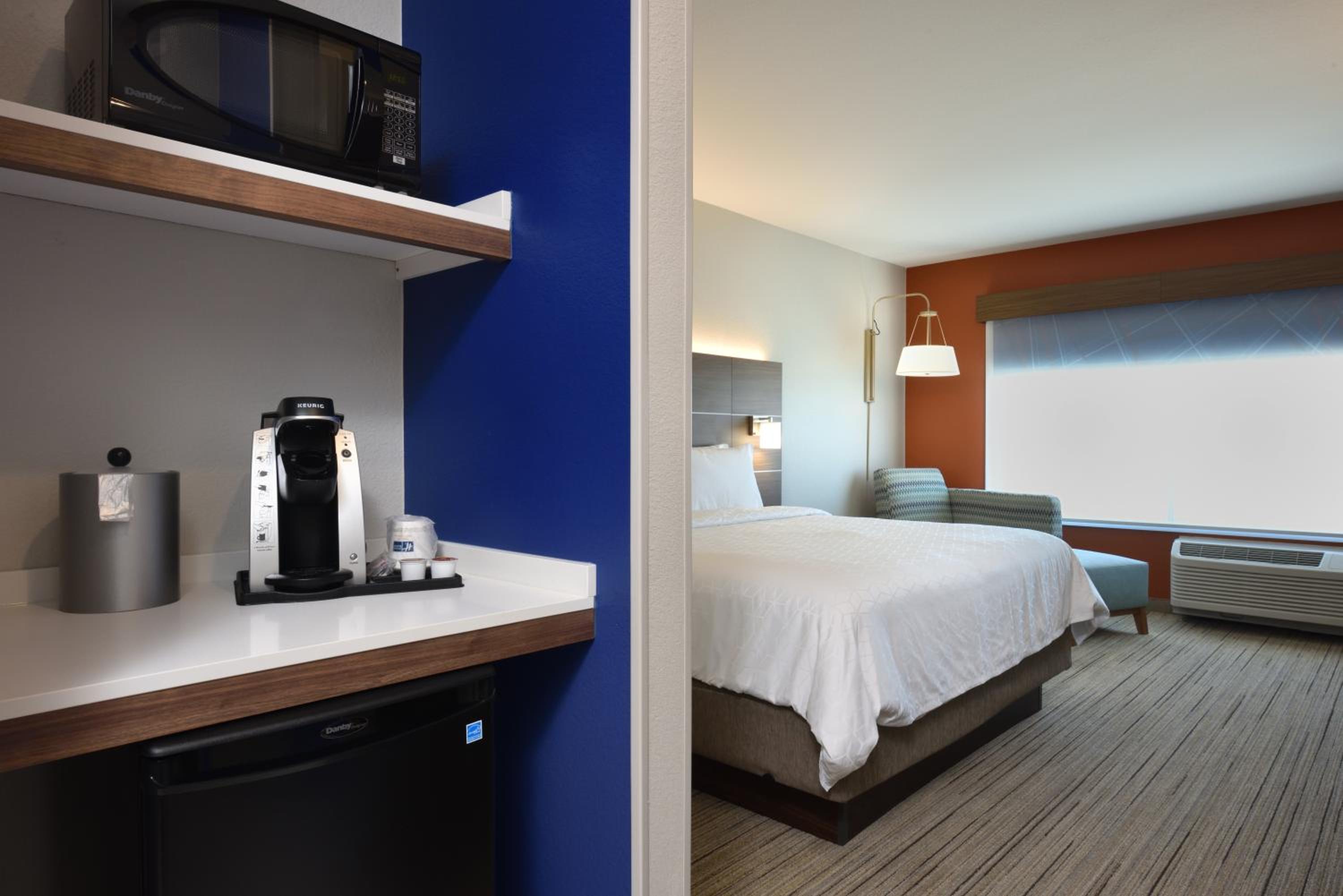Palm Springs Vacations - Holiday Inn Express  Suites Spring - Woodlands Area, an IHG Hotel - Property Image 1