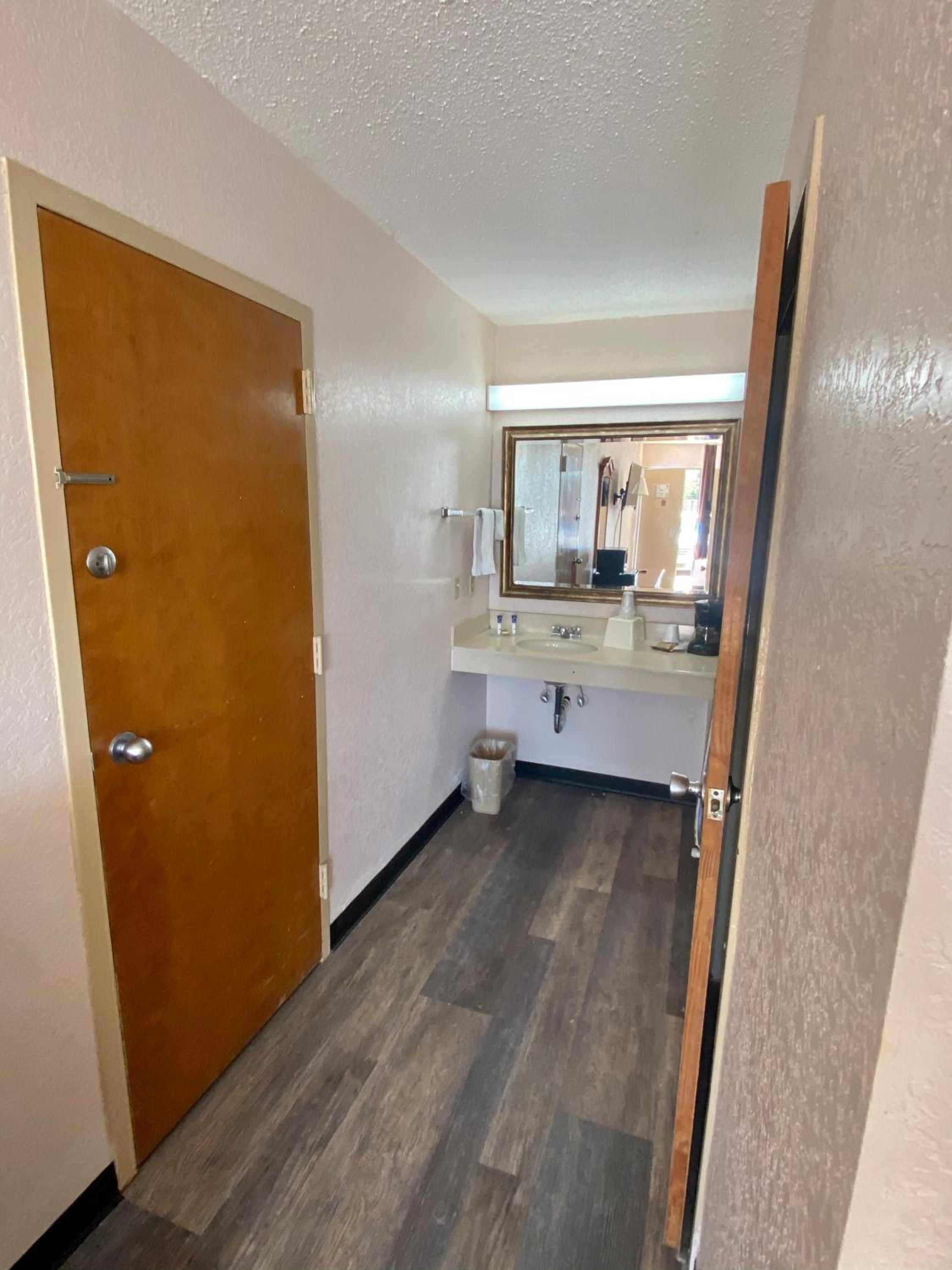 Marianna Vacations - Motel 6 Marianna, FL - Property Image 37