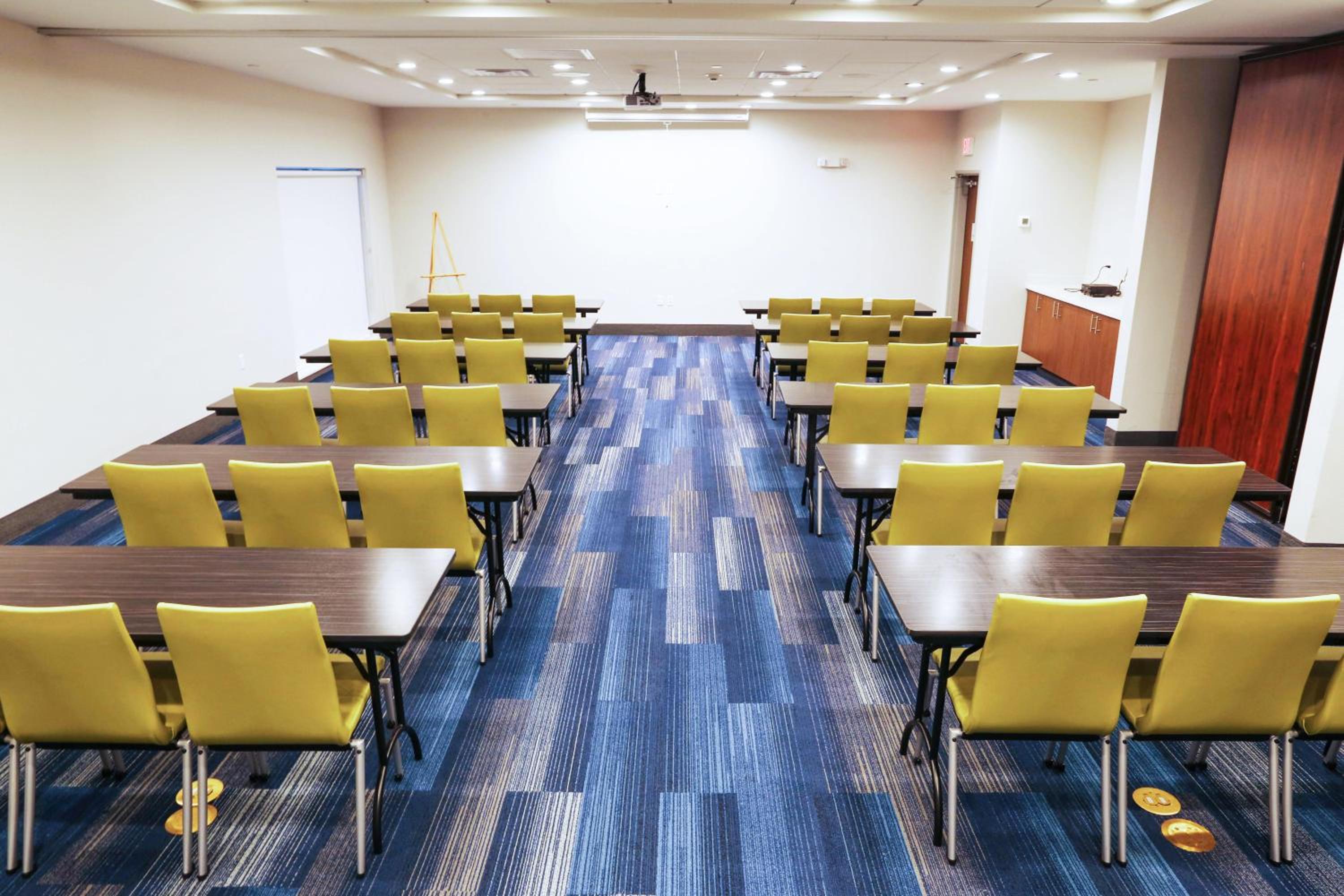 Holiday Inn Express Suites - Houston IAH - Beltway 8, an IHG Hotel - Property Image 44